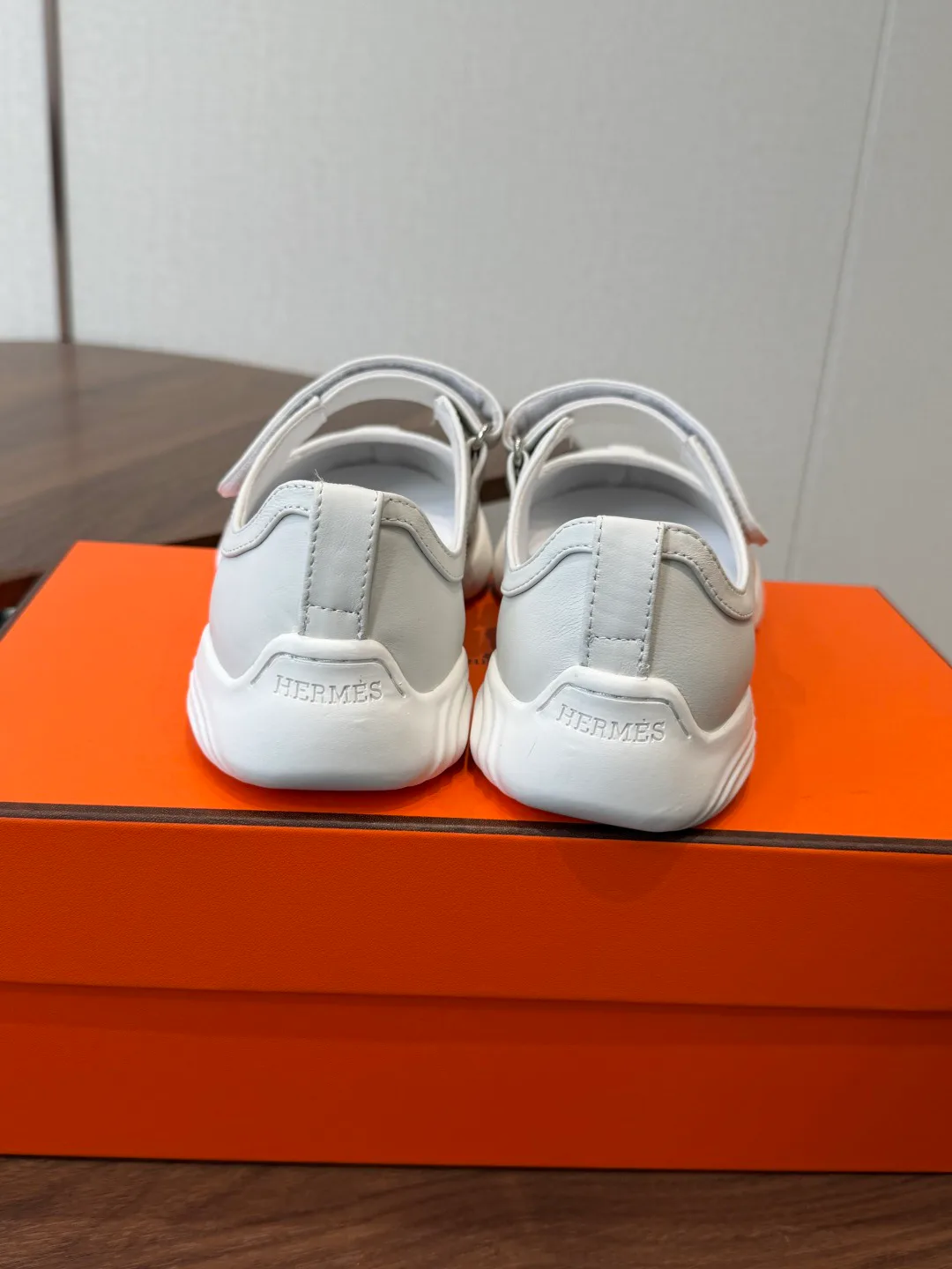 Кроссовки Женские Hermes 18687392