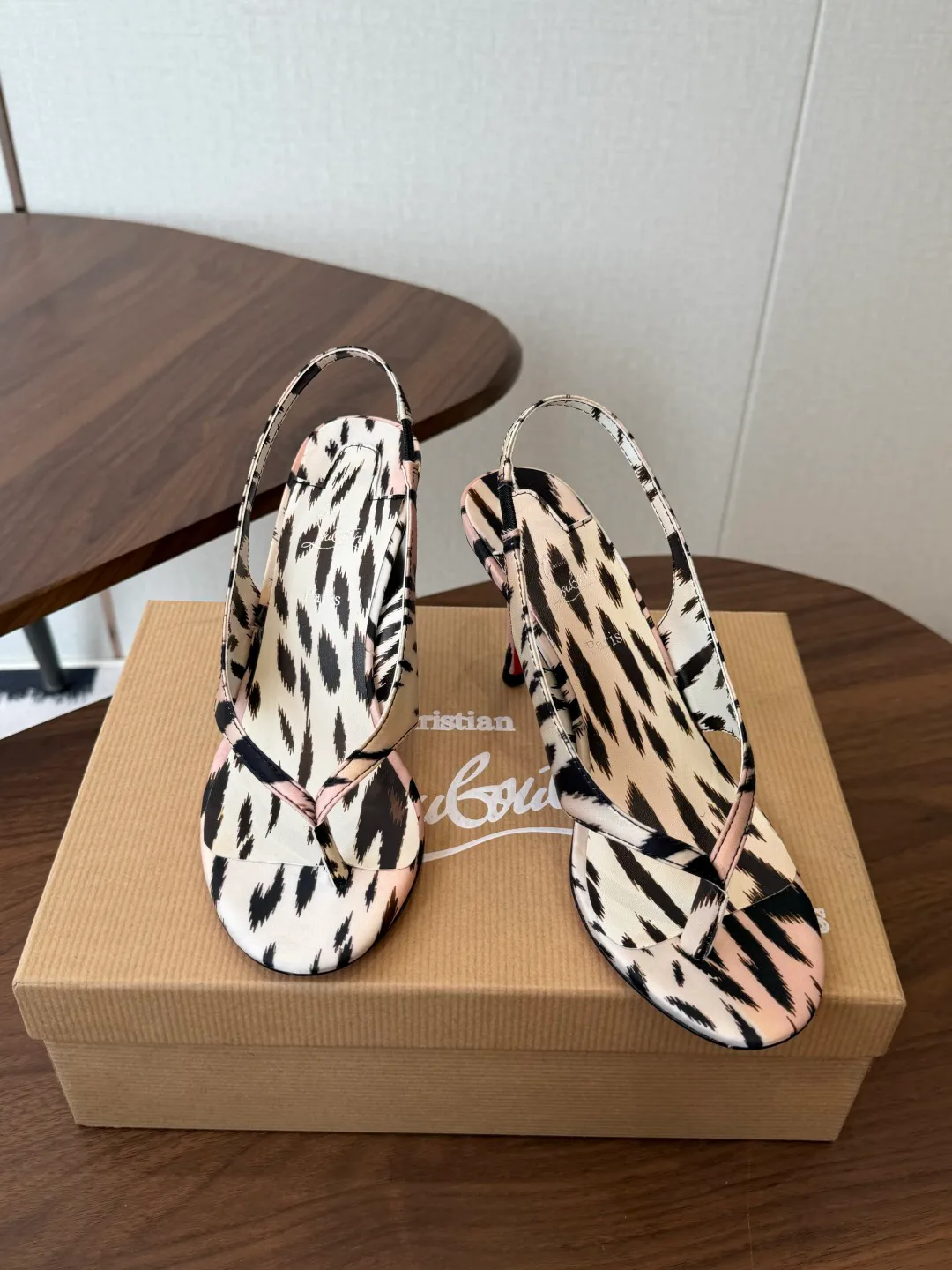 Босоножки Женские Christian Louboutin 18953295