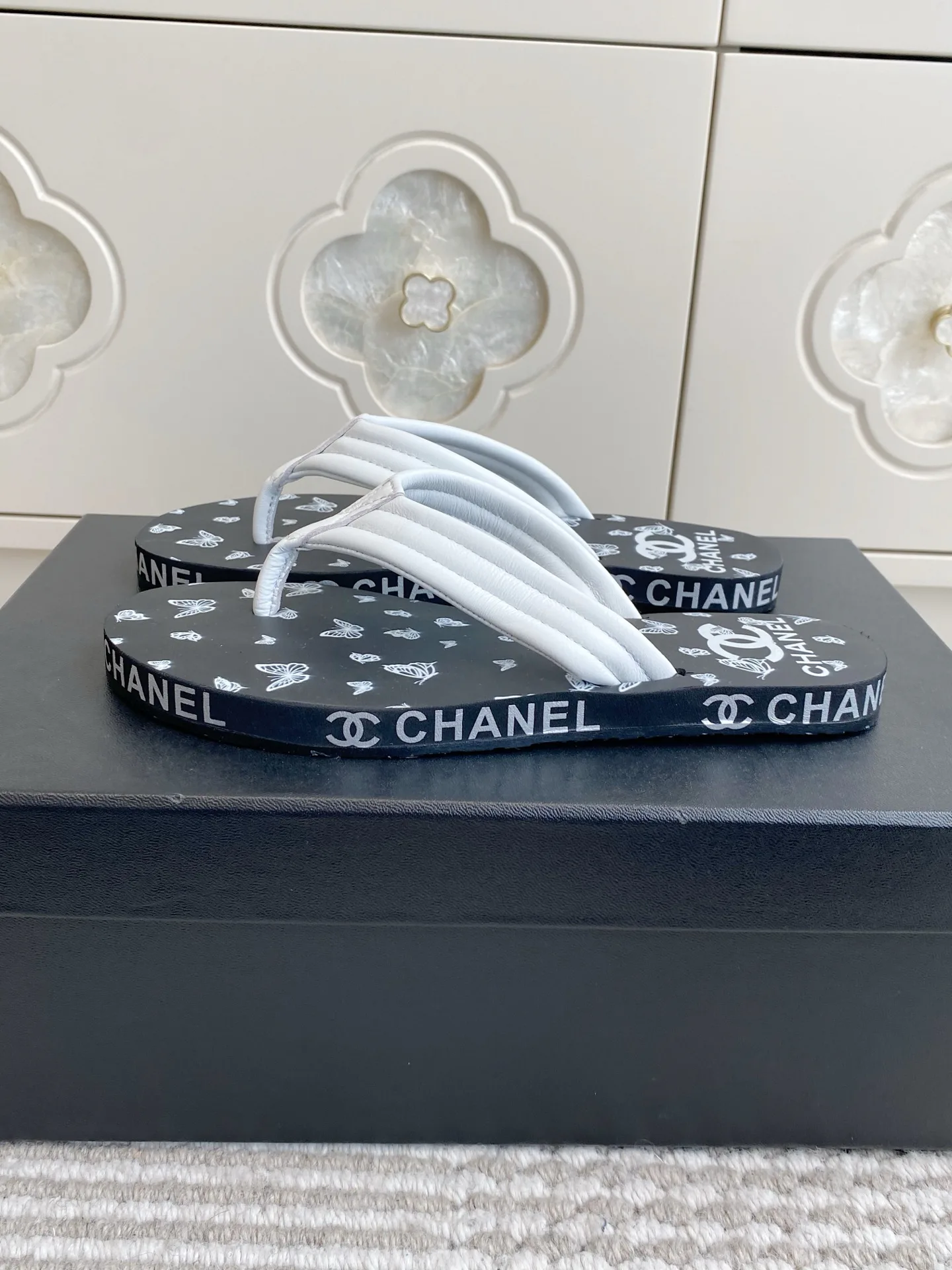 Шлепанцы Женские Chanel 11909738
