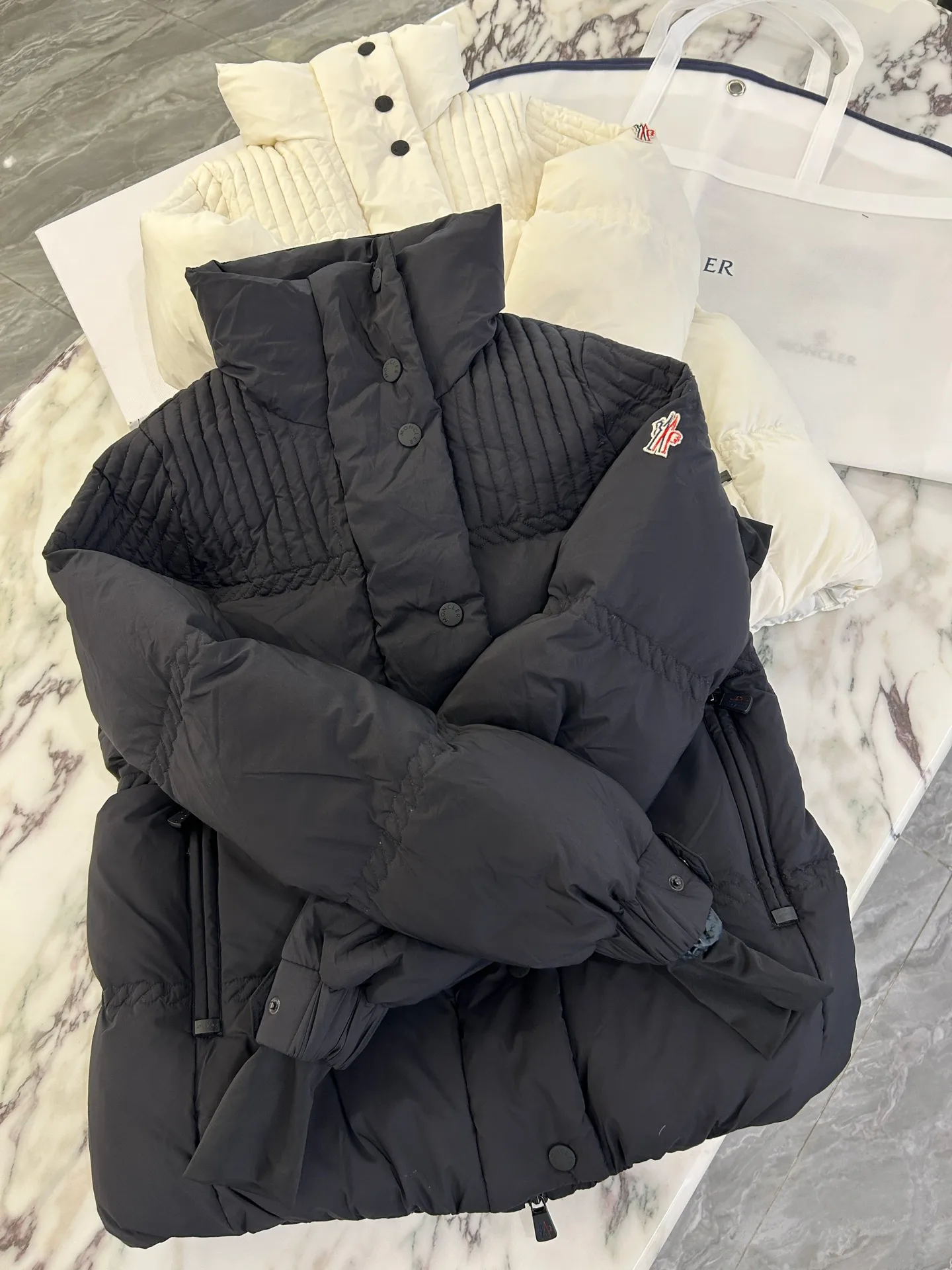 Куртки И Пуховики Мужские Moncler 18231499