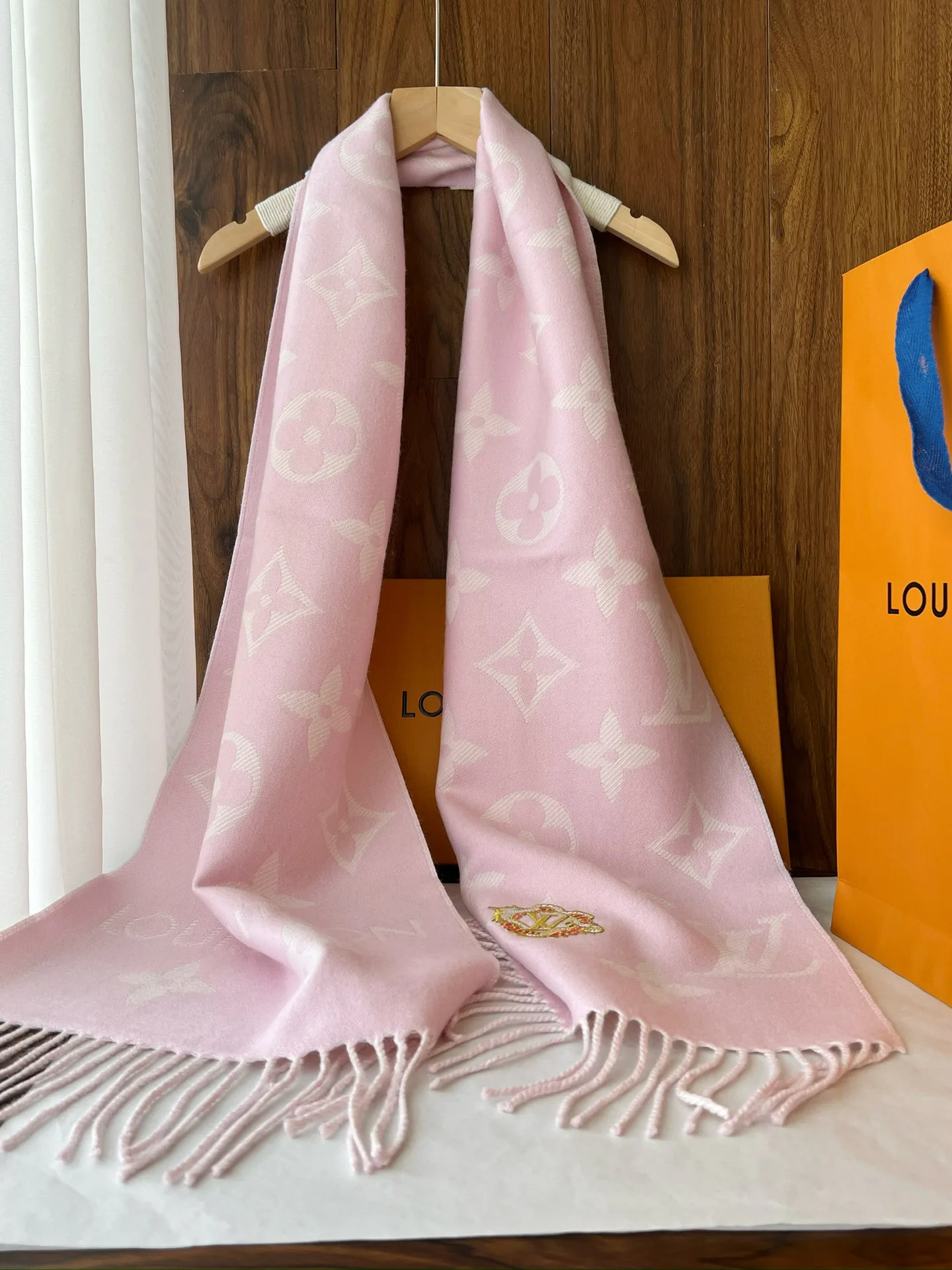 Шарфы Louis Vuitton 1437081