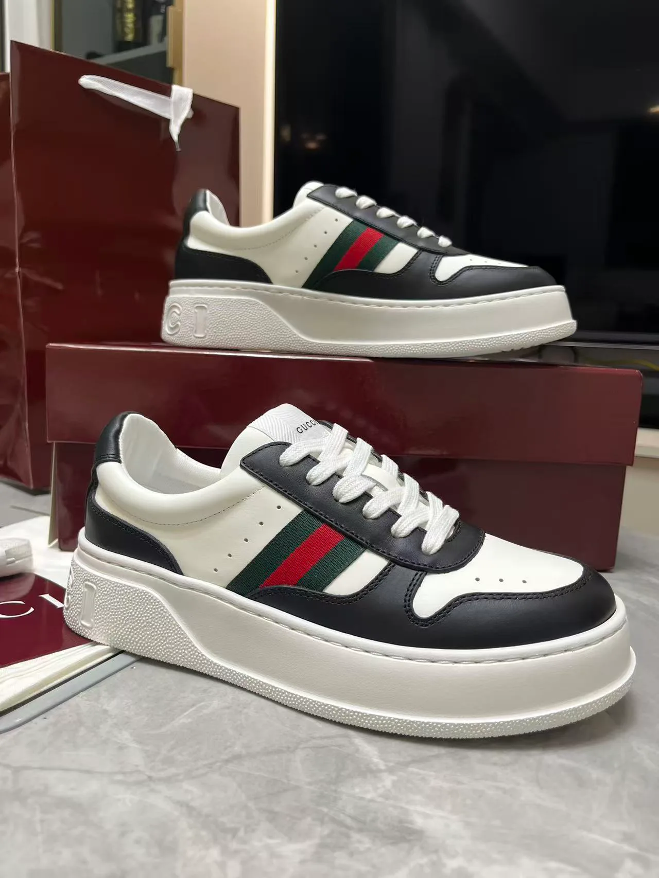 Кроссовки Женские Gucci 17620413