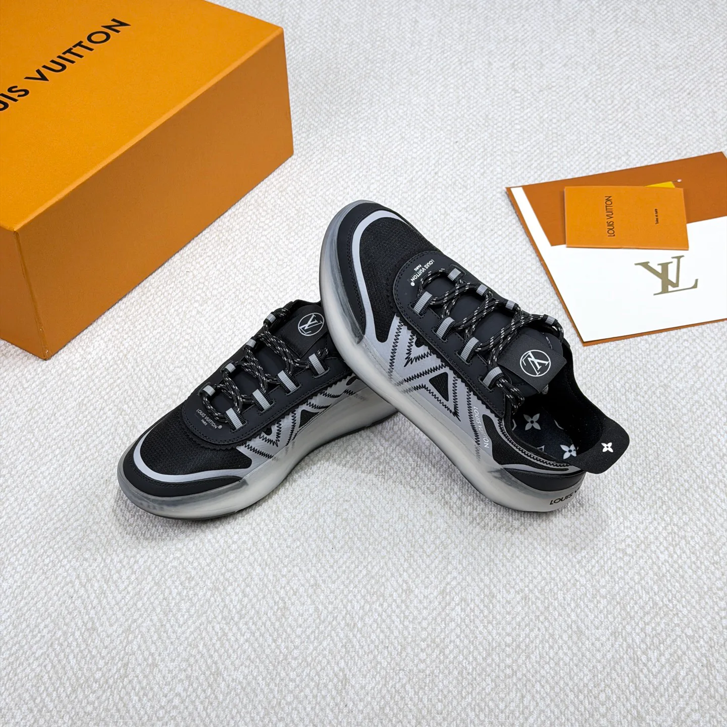 Кроссовки Женские Louis Vuitton 18265146