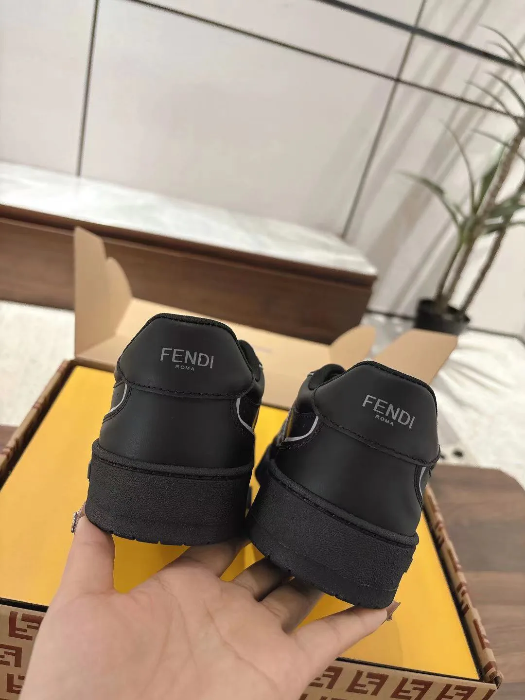 Кроссовки Женские Fendi 18219518