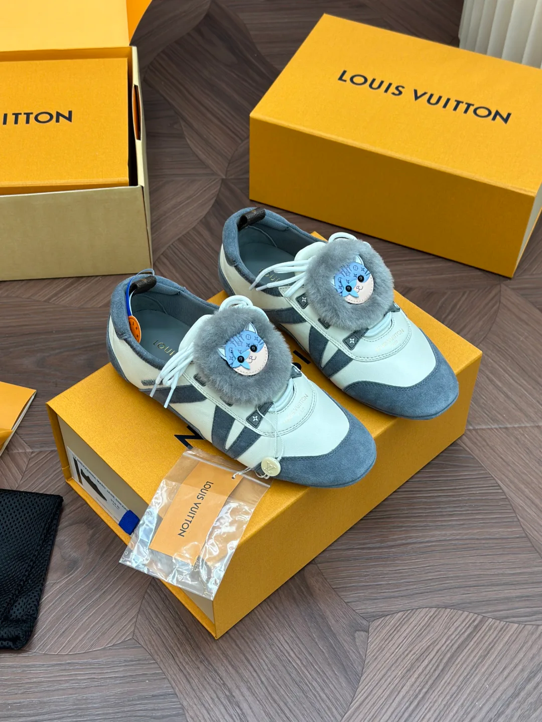 Кроссовки Женские Louis Vuitton 18794139