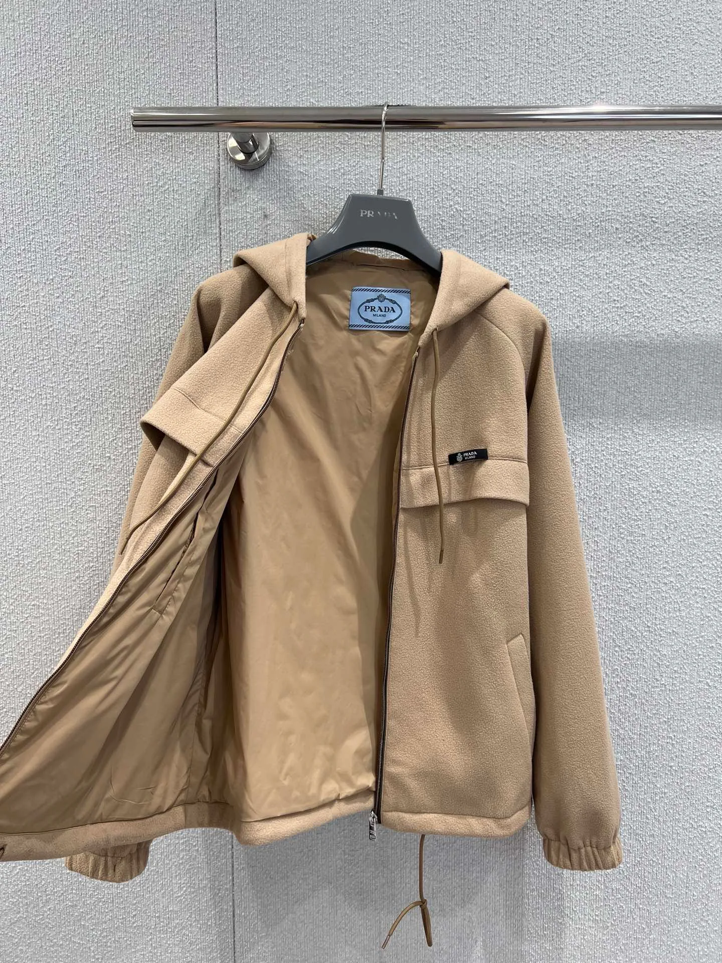 Куртки И Пуховики Женские Prada 18141085