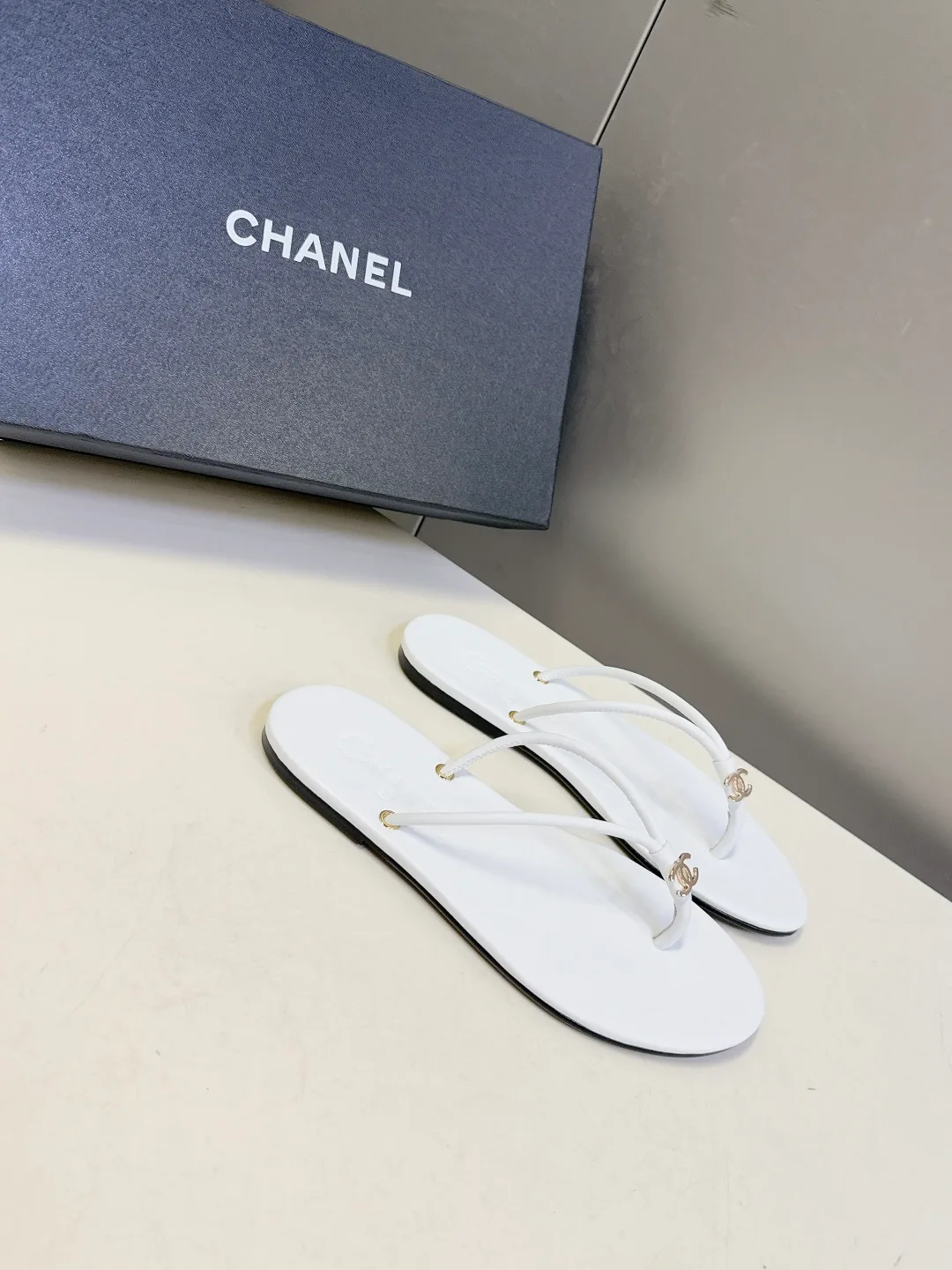 Шлепанцы Женские Chanel 11677228