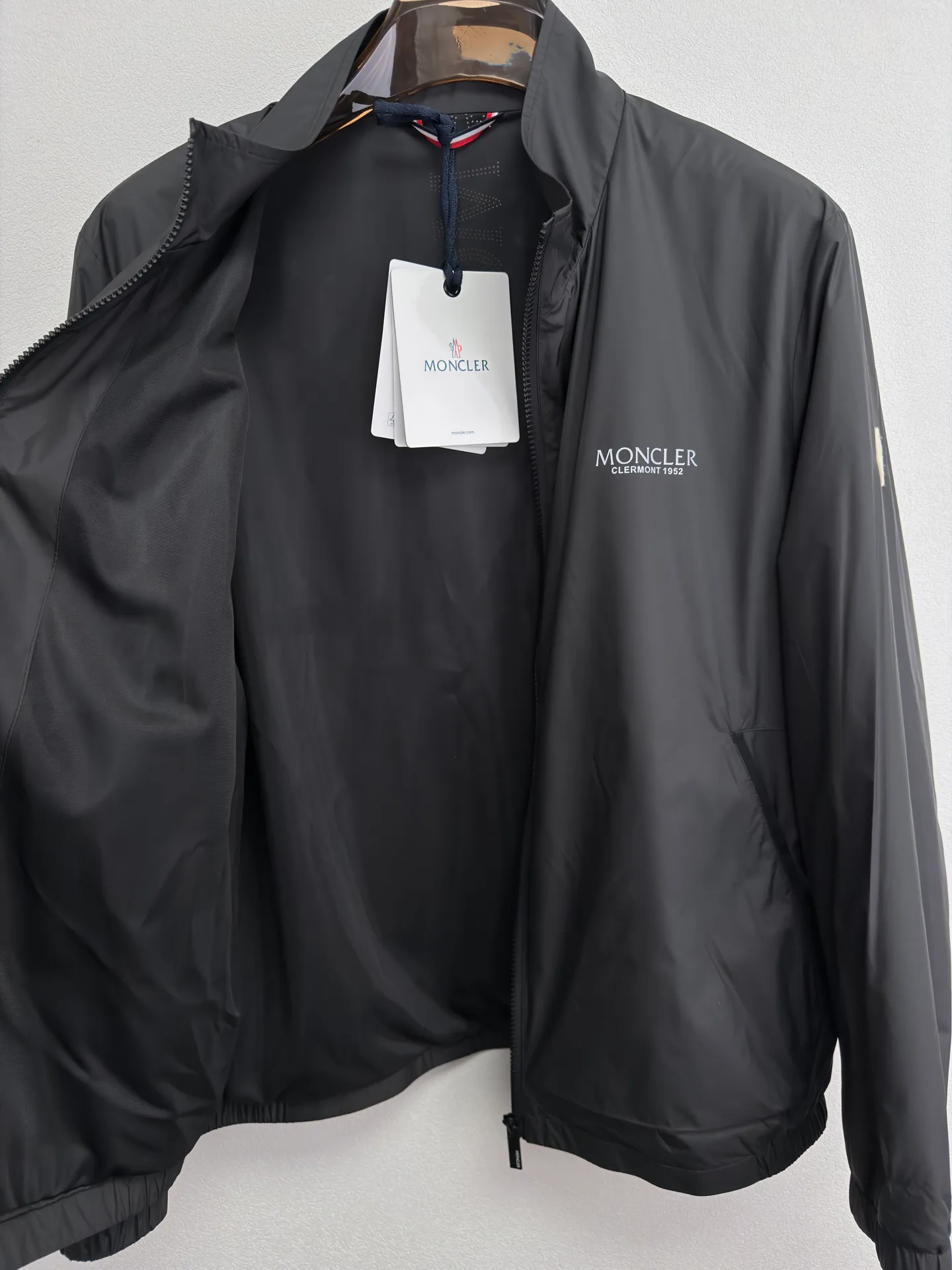 Куртки И Пуховики Мужские Moncler 11230246