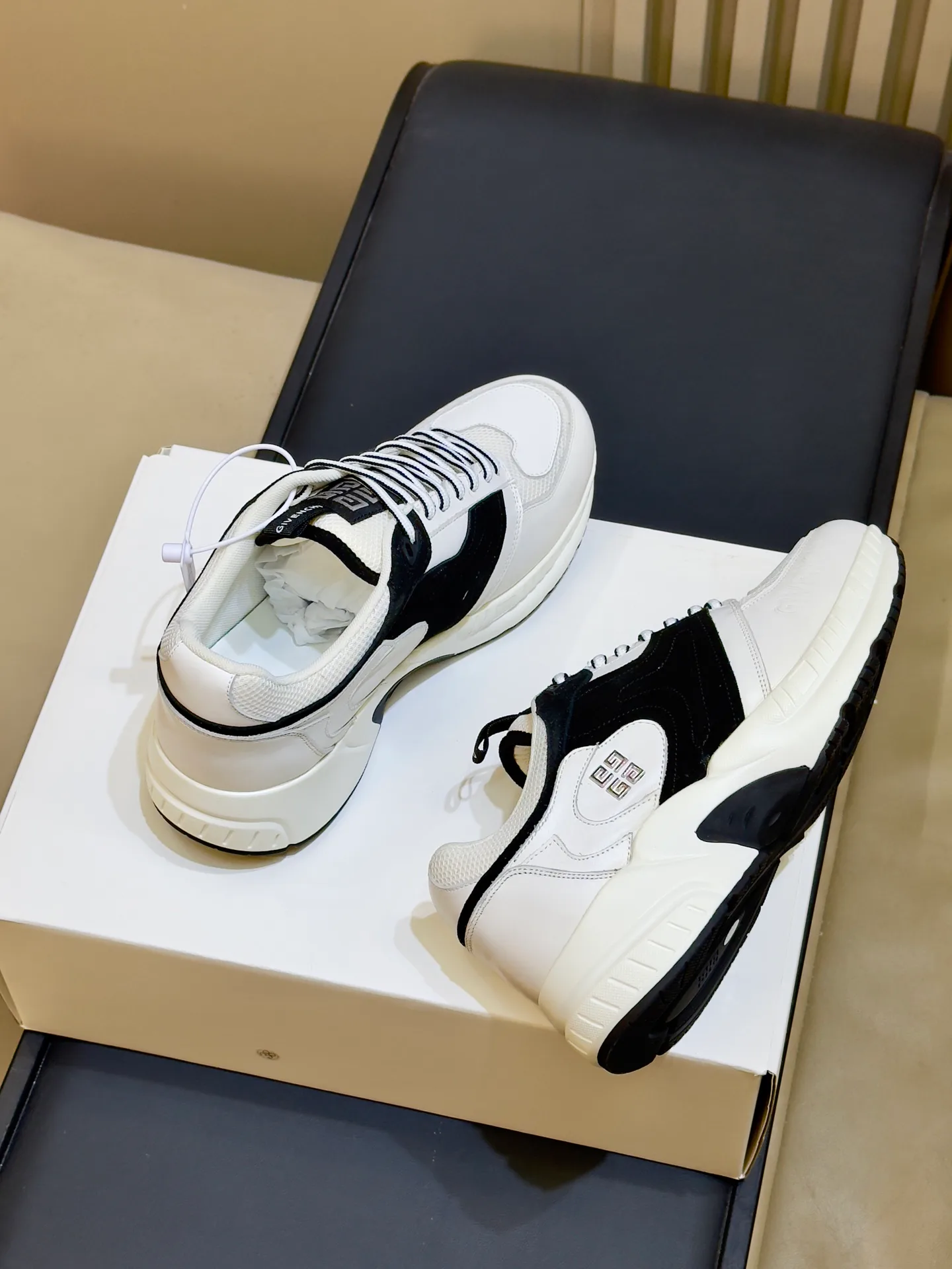 Кроссовки Женские Givenchy 18073544