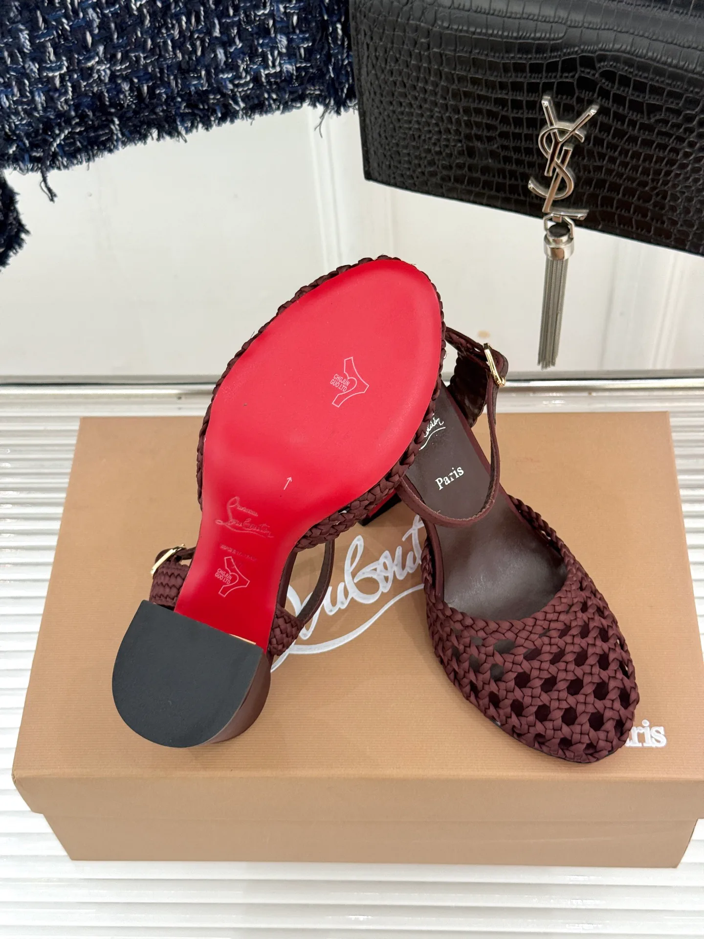 Босоножки Женские Christian Louboutin 19367920