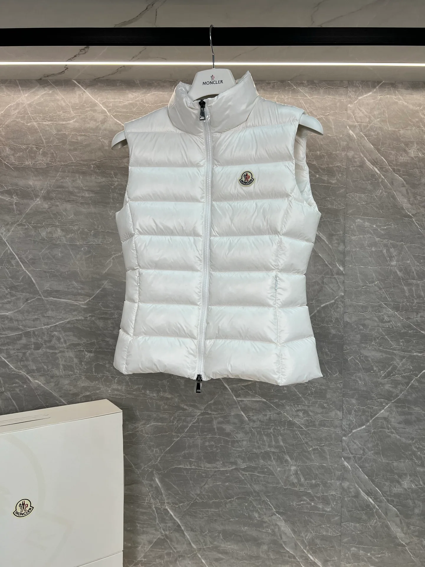 Жилеты Женские Moncler 18111346