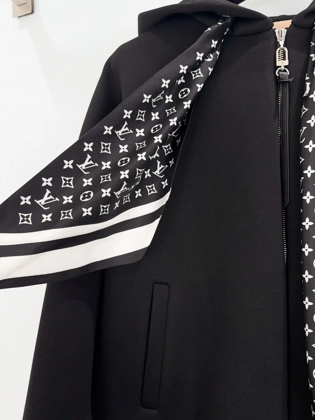 Куртки И Пуховики Женские Louis Vuitton 236393