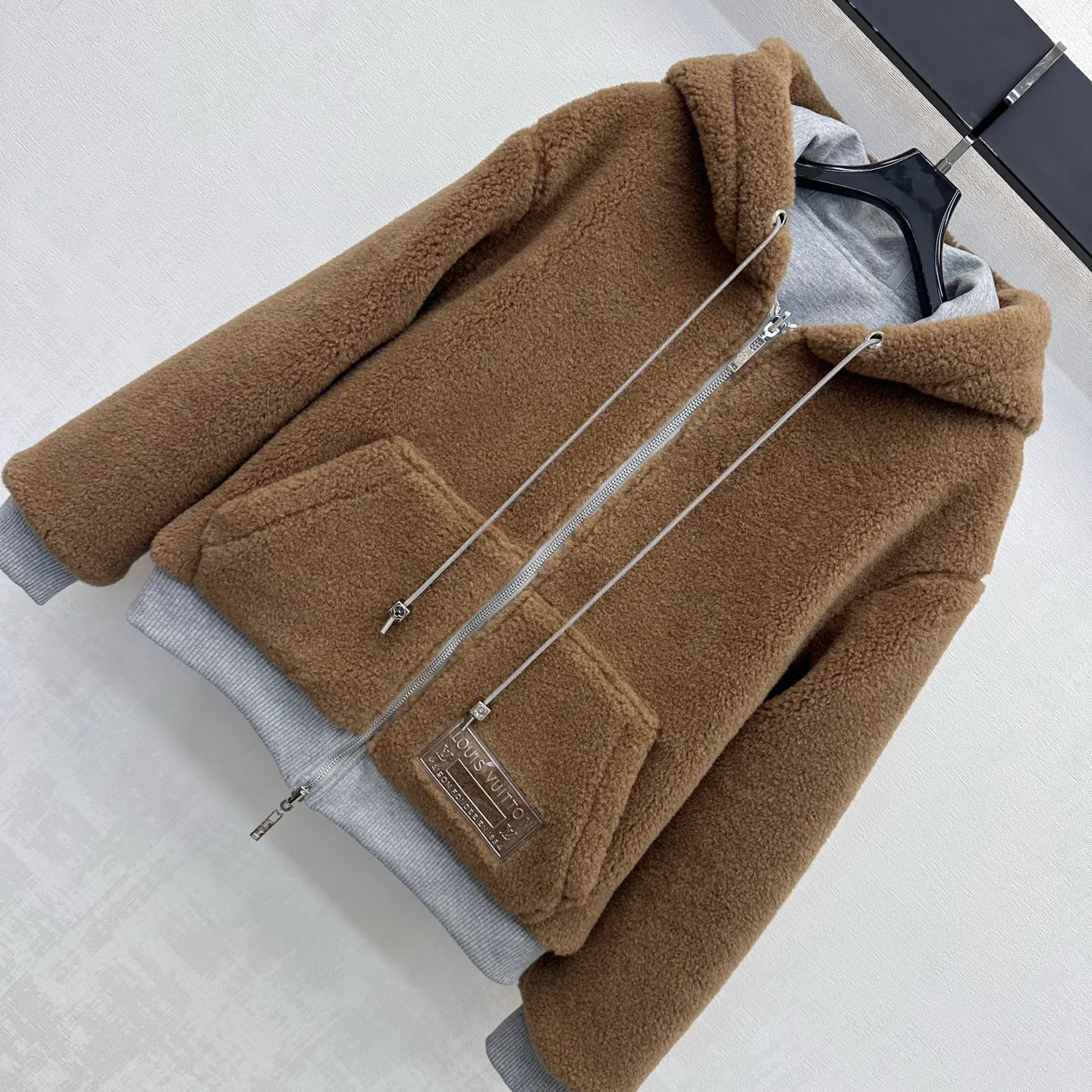 Куртки И Пуховики Женские Louis Vuitton 18279118