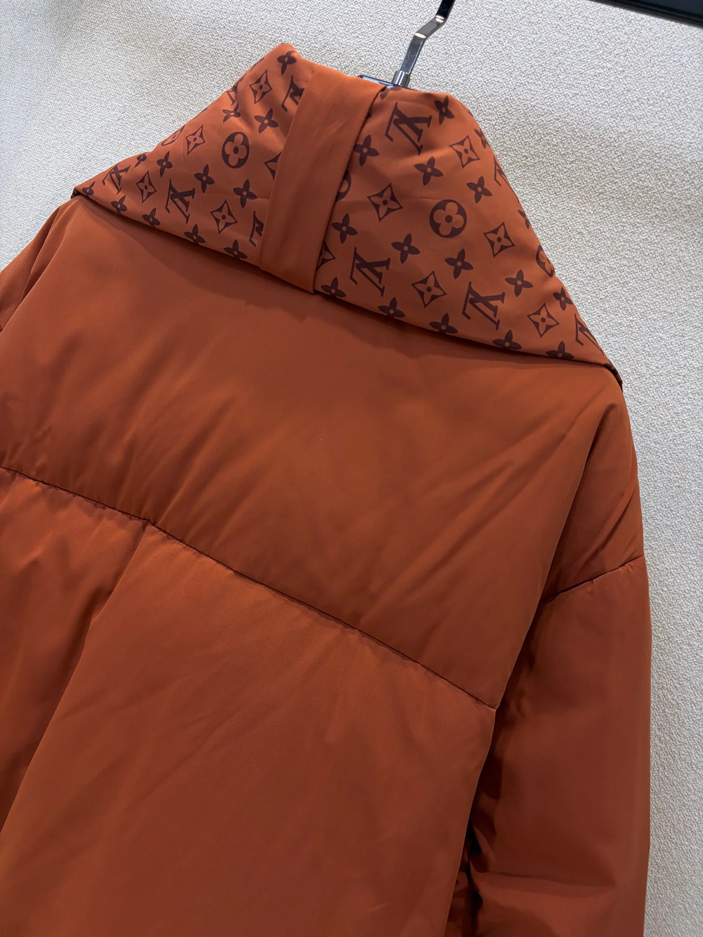 Куртки И Пуховики Женские Louis Vuitton 19074900