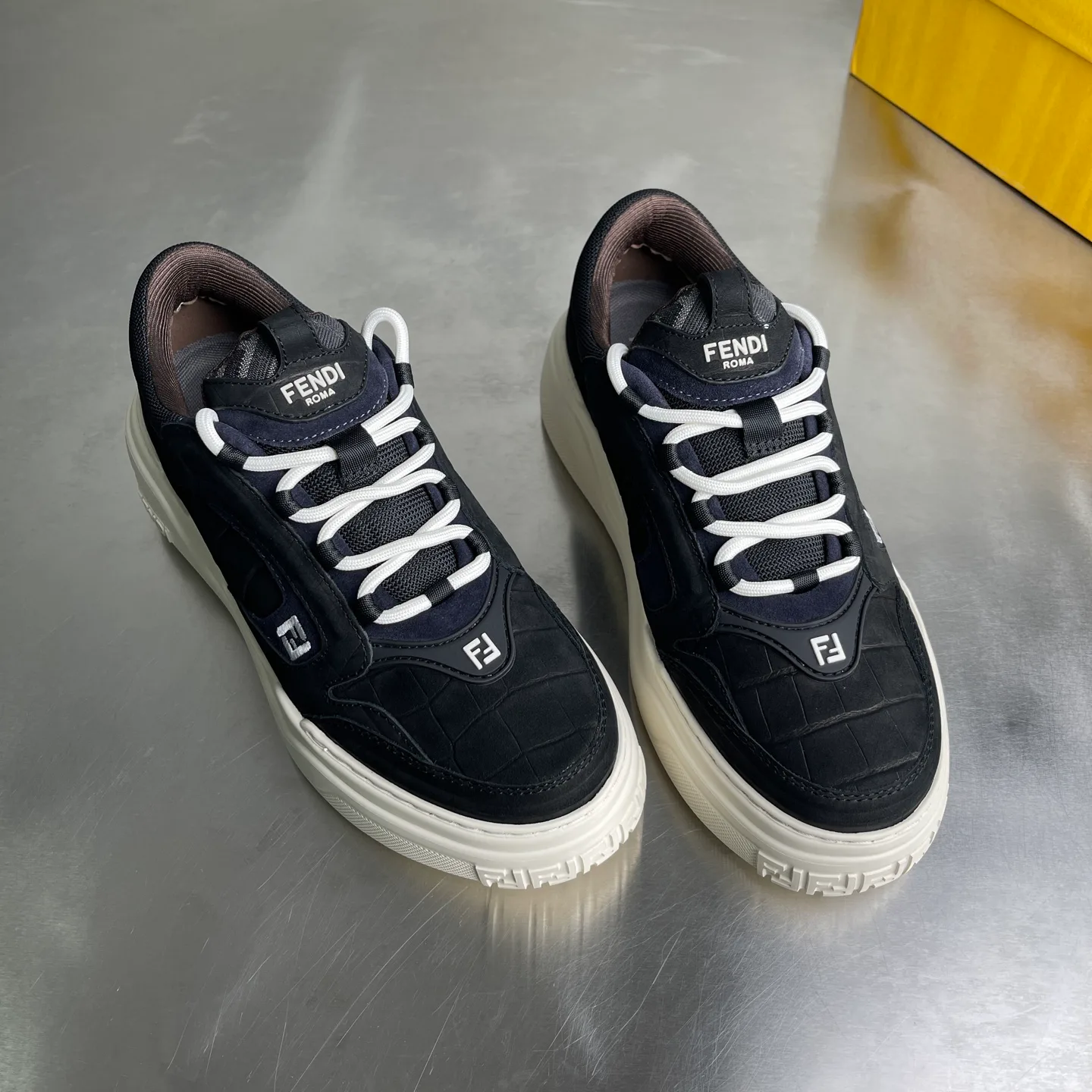Кроссовки Мужские Fendi 9464404