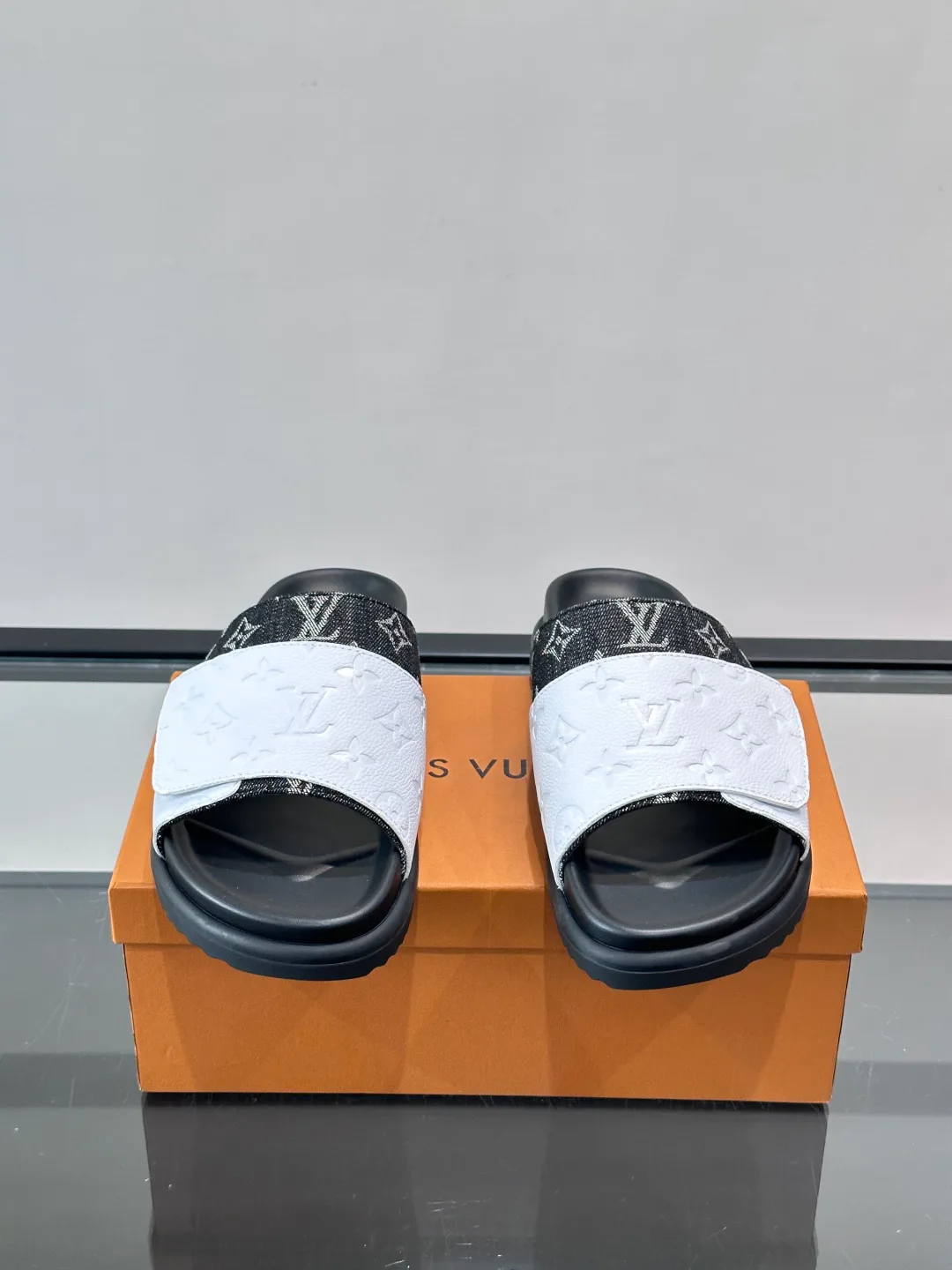 Шлепанцы Мужские Louis Vuitton 13353098