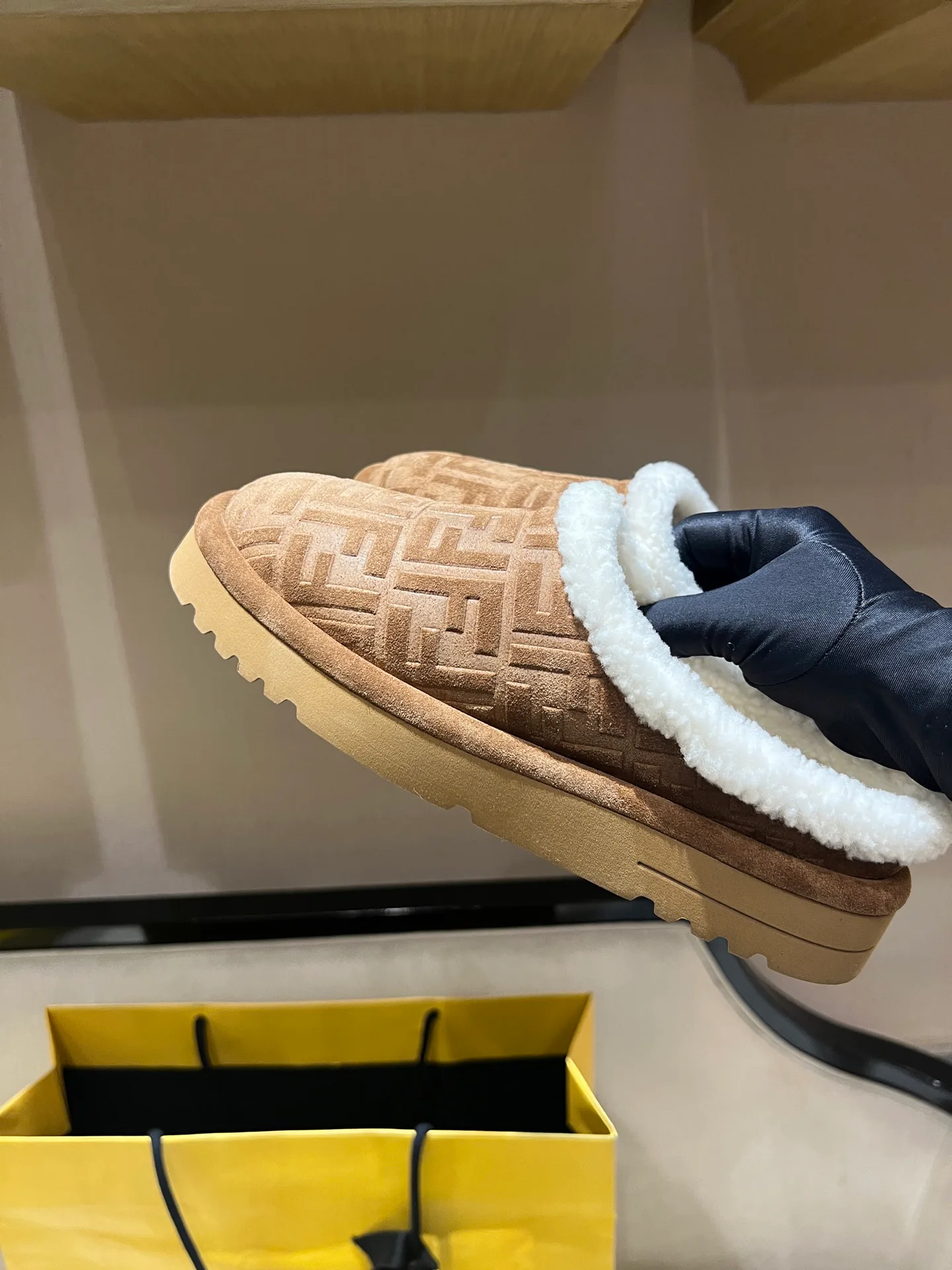 Тапочки Женские Fendi 3281843