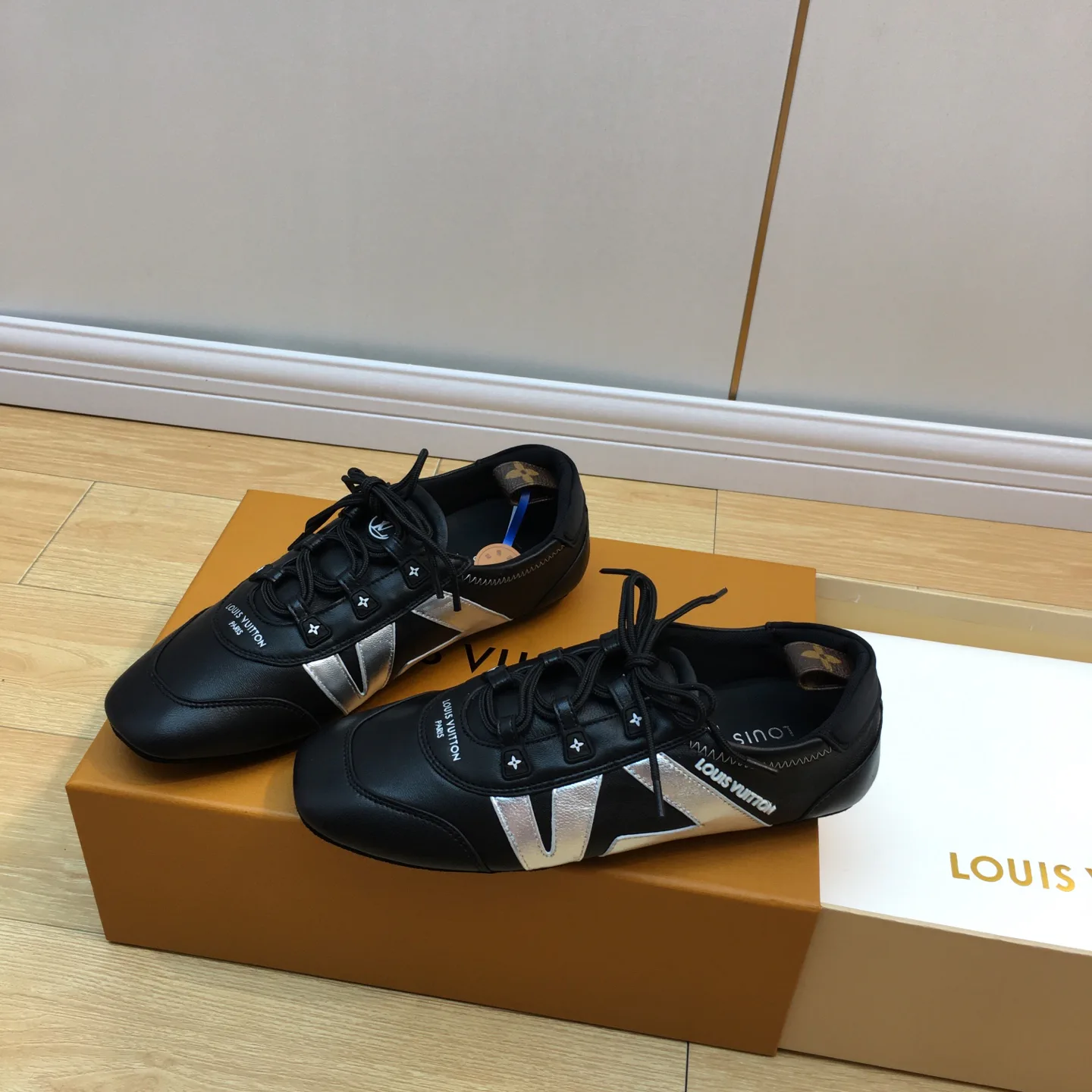 Кроссовки Женские Louis Vuitton 1590956
