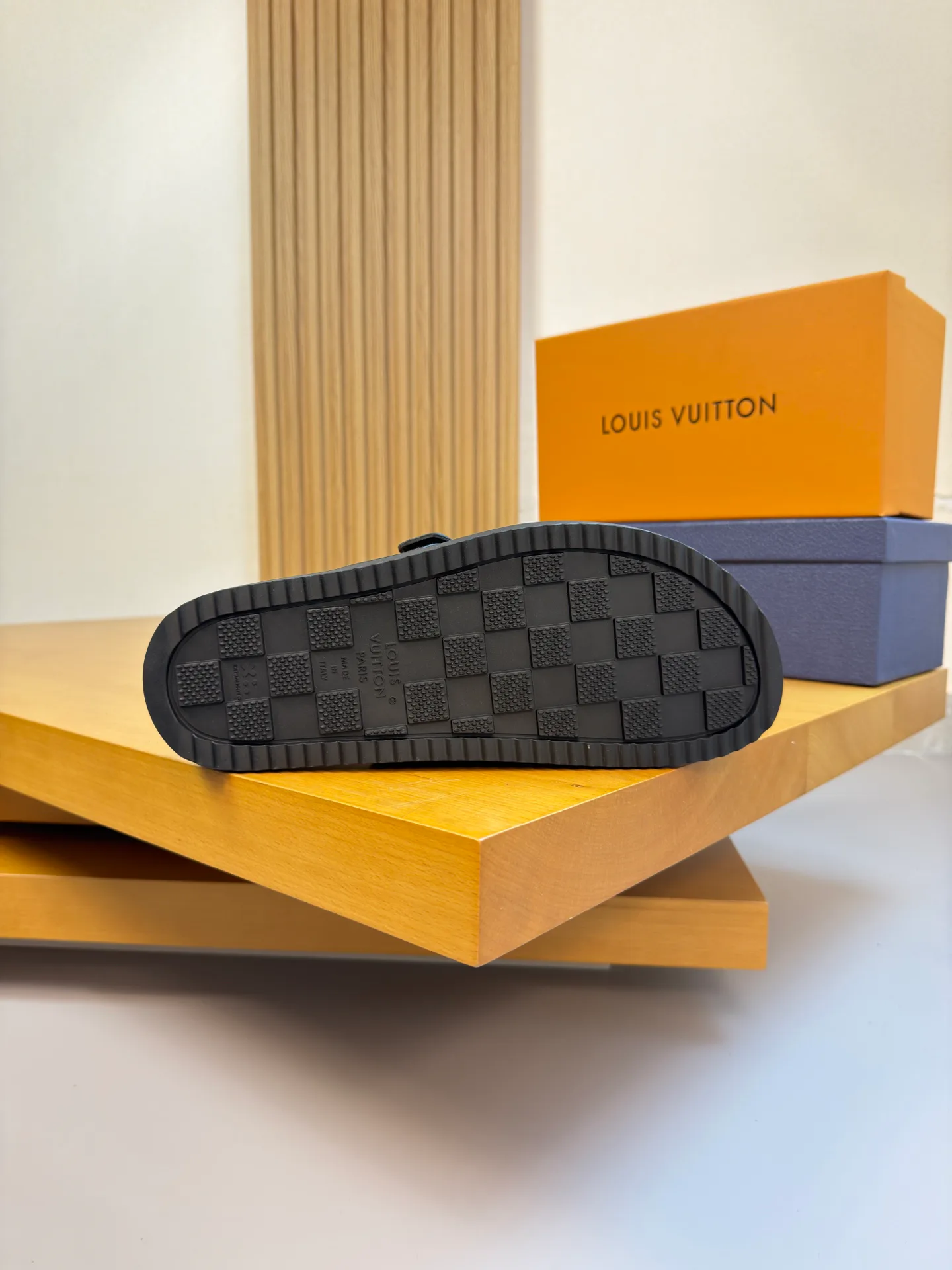 Шлепанцы Женские Louis Vuitton 11745534
