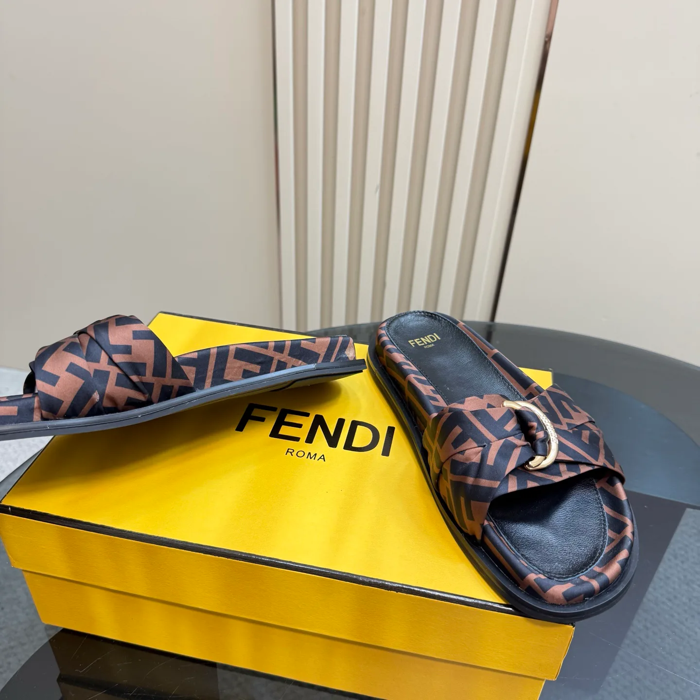 Шлепанцы Женские Fendi 23410
