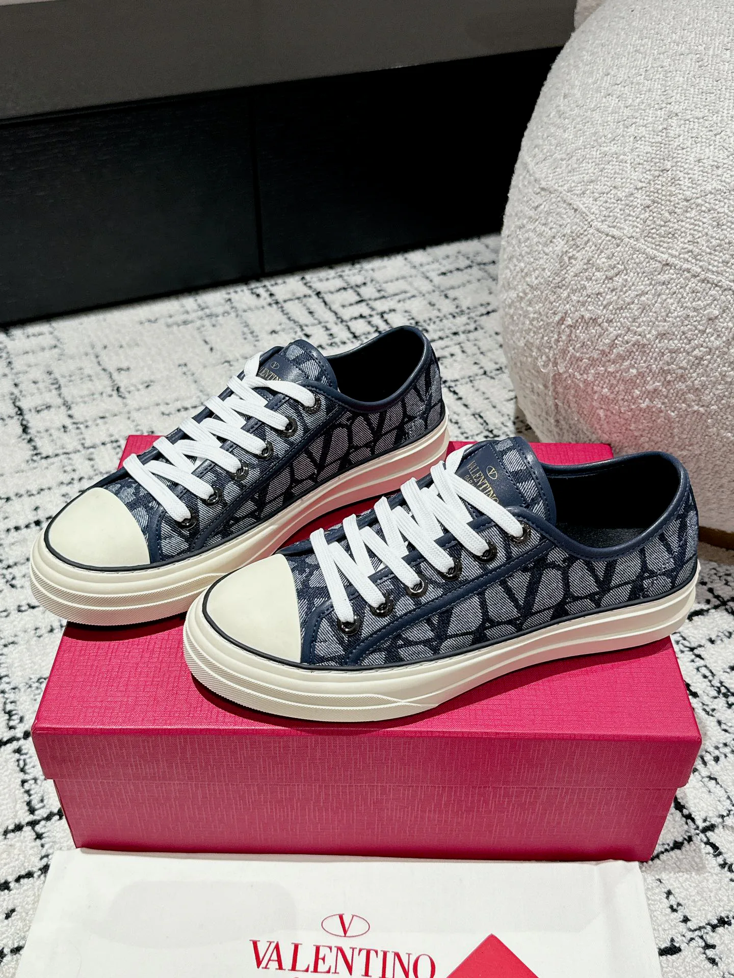 Кроссовки Женские Valentino 11621709