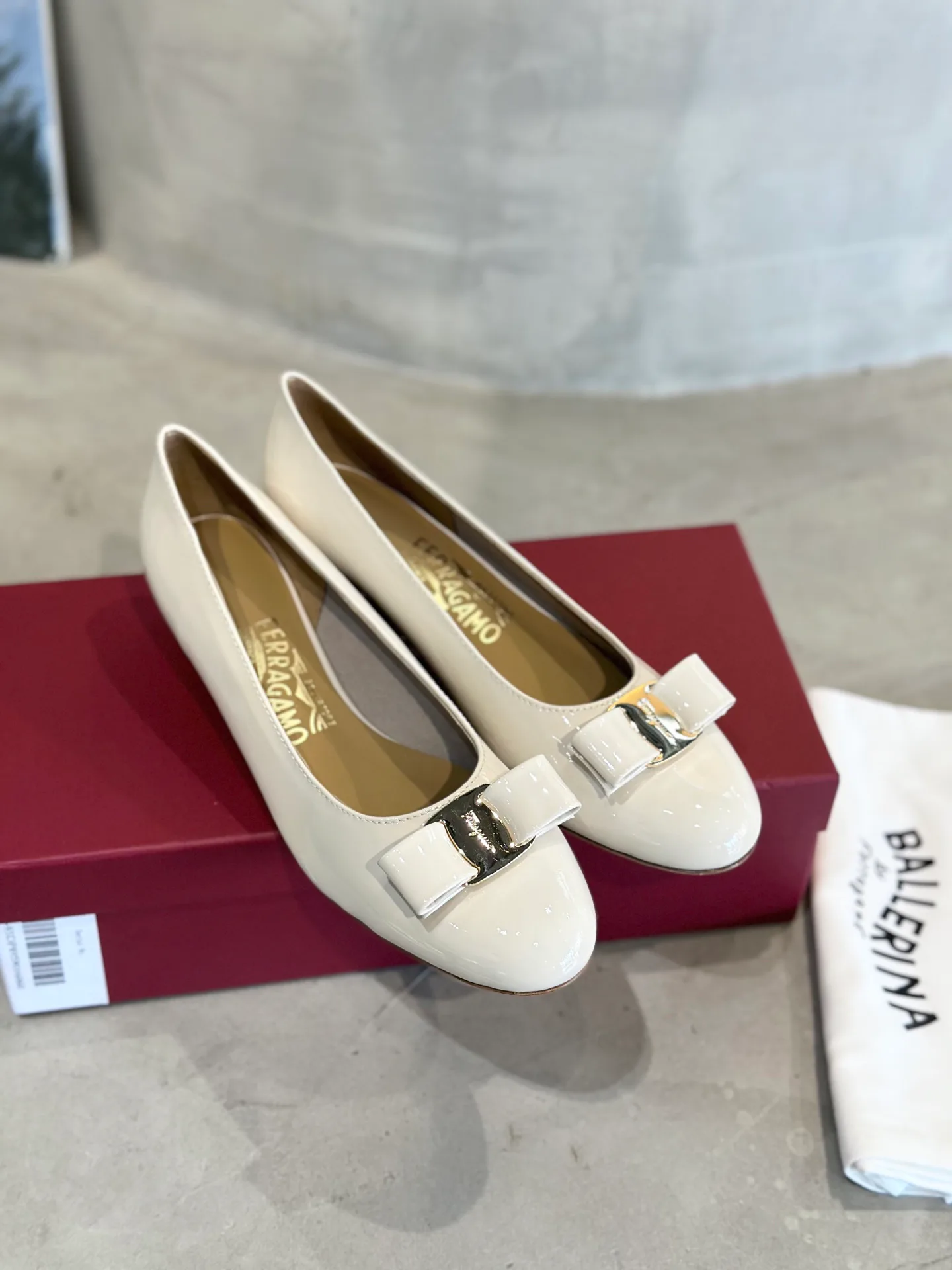 Туфли Женские Salvatore Ferragamo 18340703