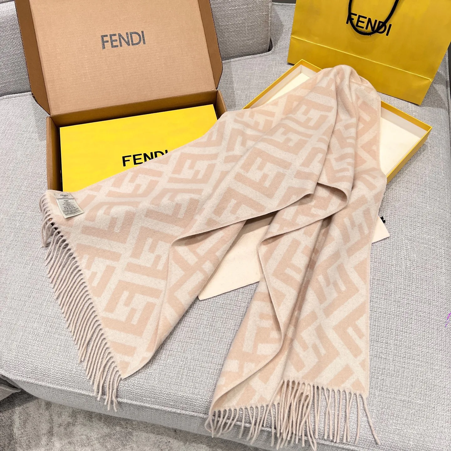 Шарфы Fendi 386413