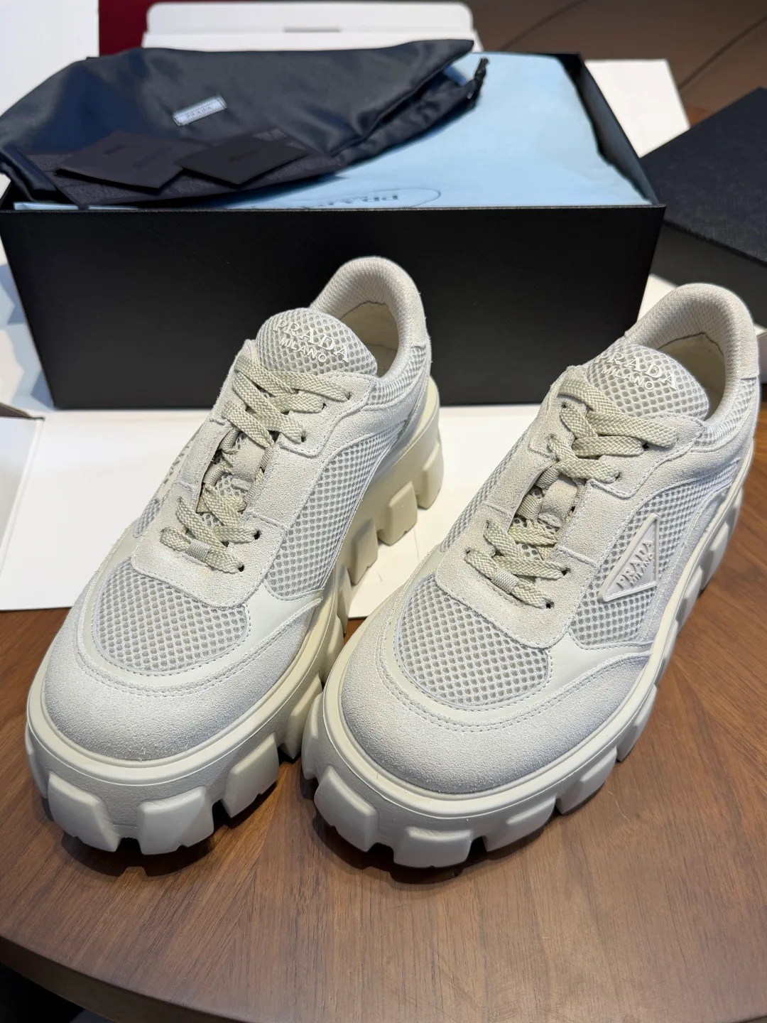 Кроссовки Женские Prada 18750281