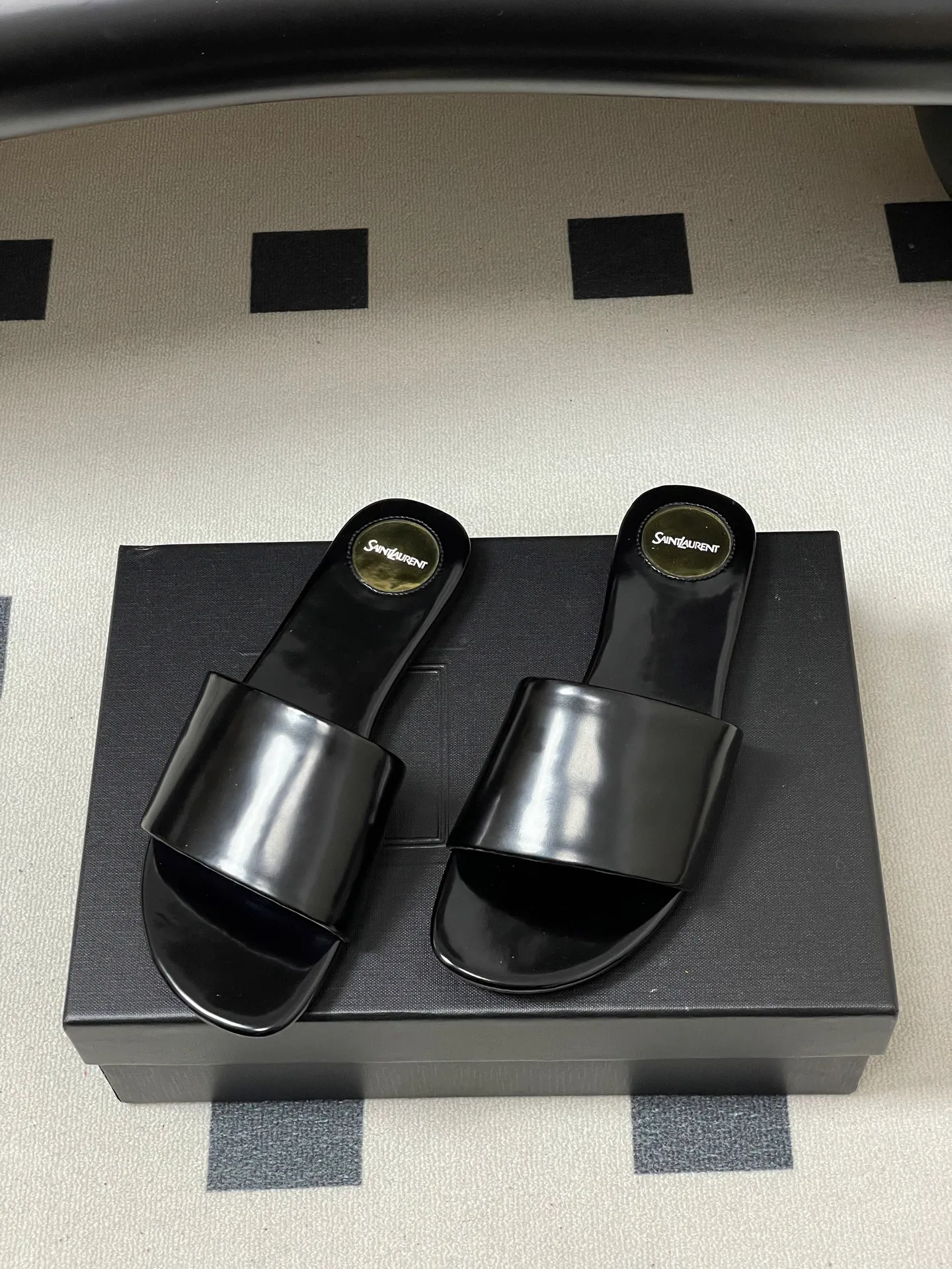 Шлепанцы Женские Saint Laurent 855430