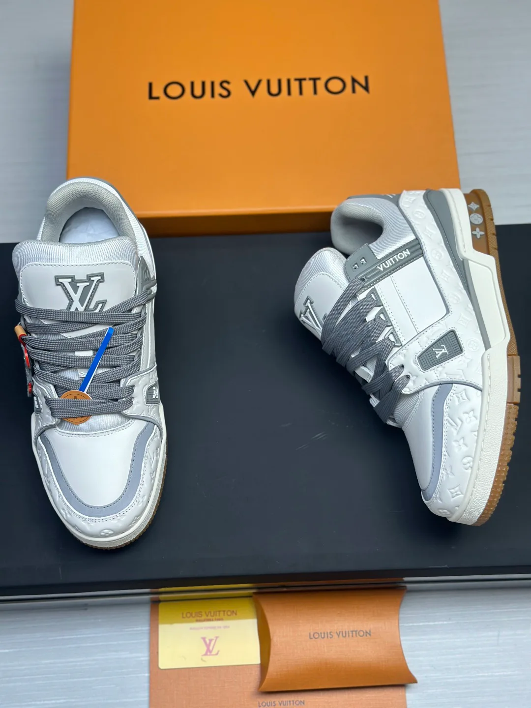 Кроссовки Женские Louis Vuitton 18011578