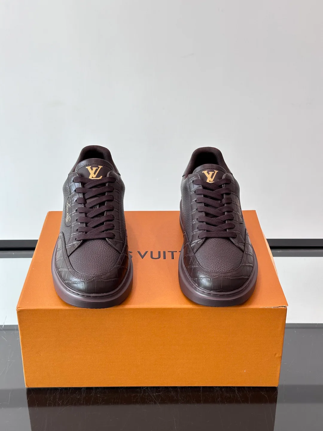 Кроссовки Женские Louis Vuitton 18400575