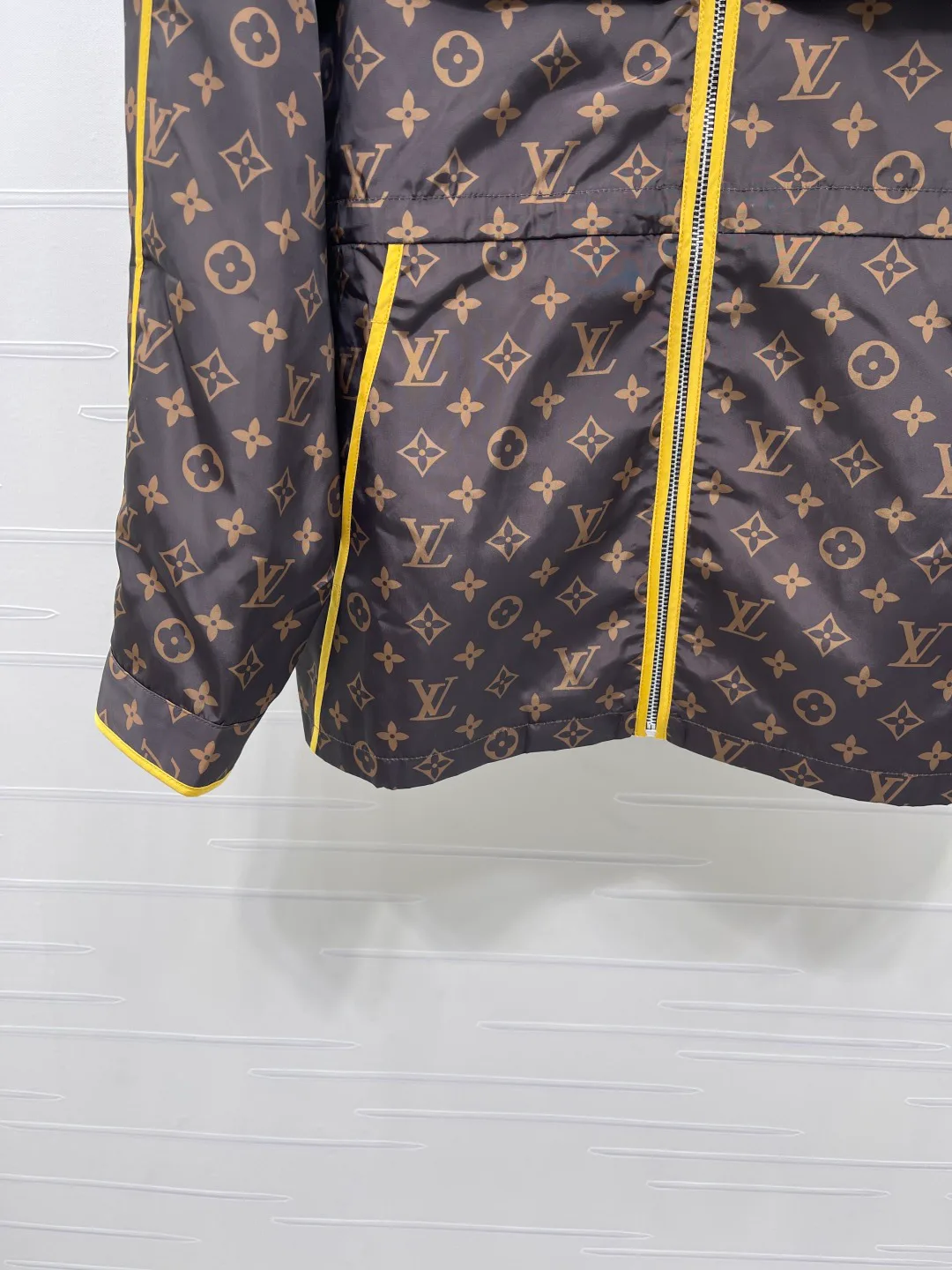 Куртки И Пуховики Женские Louis Vuitton 18038738