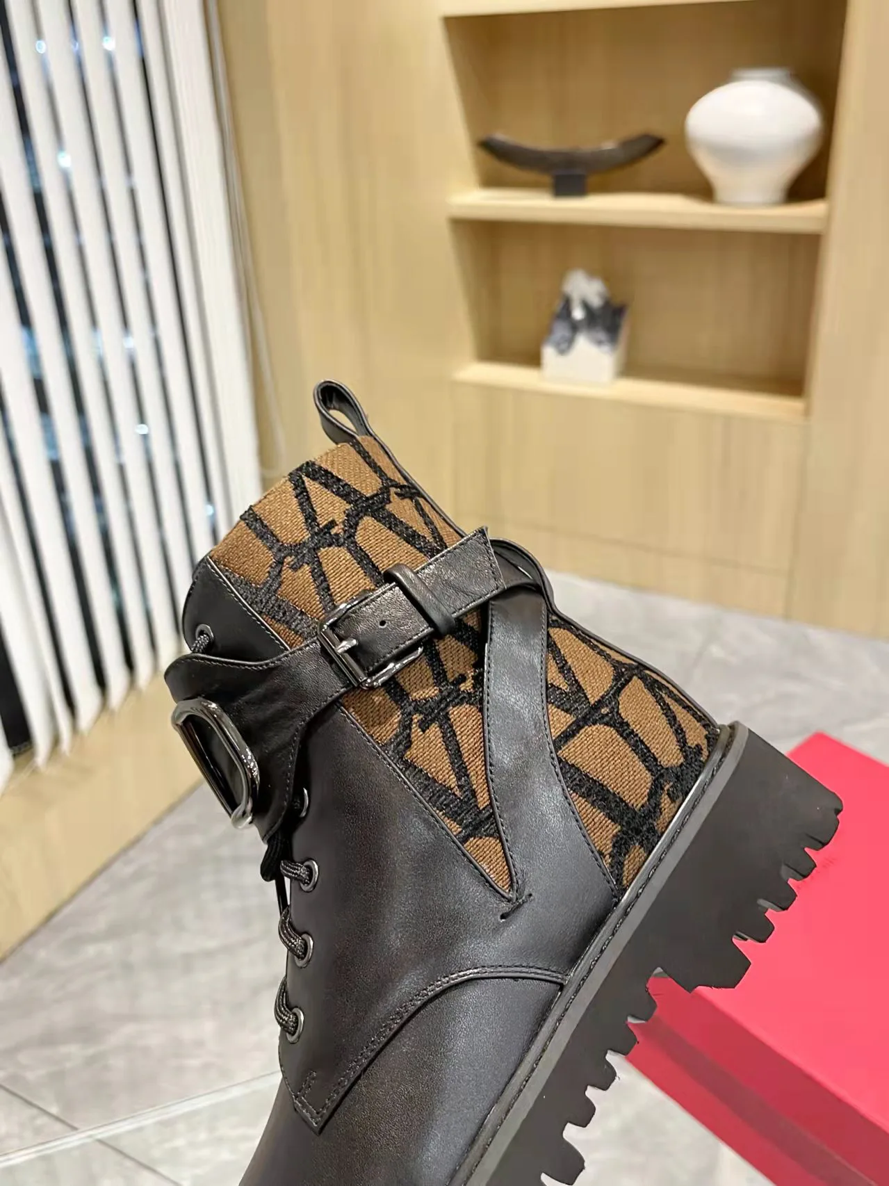 Ботинки Женские Valentino 18616589