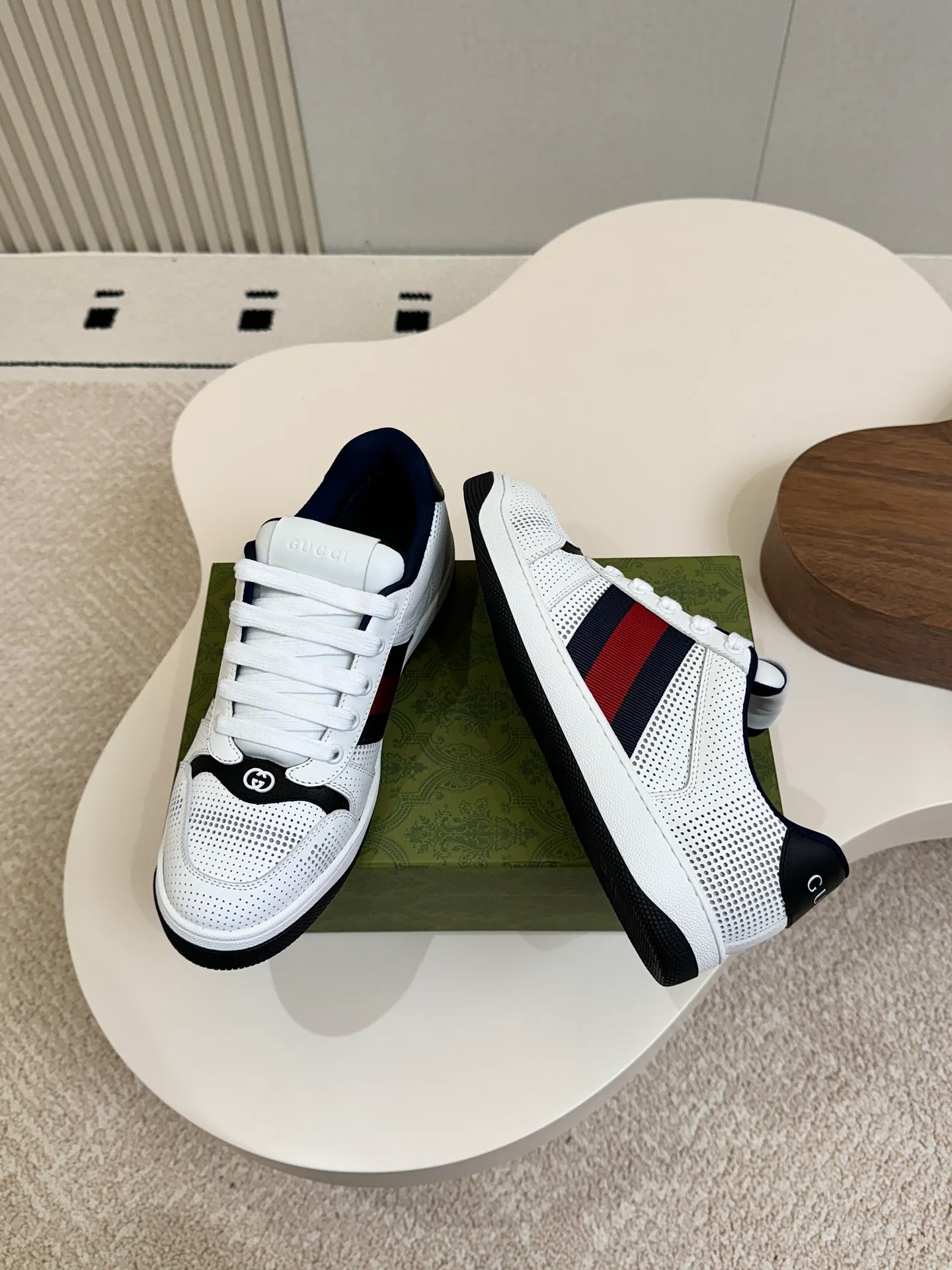 Кроссовки Женские Gucci 17451095