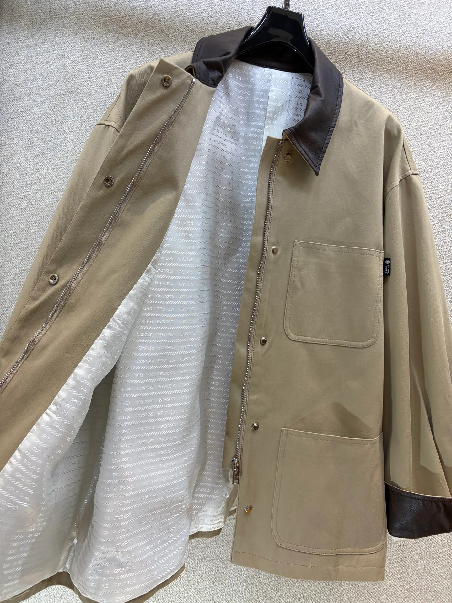 Куртки И Пуховики Женские Prada 18379607