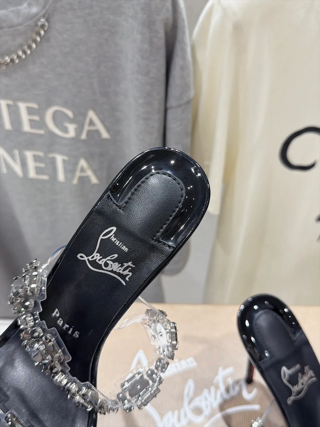 Босоножки Женские Christian Louboutin 19412296