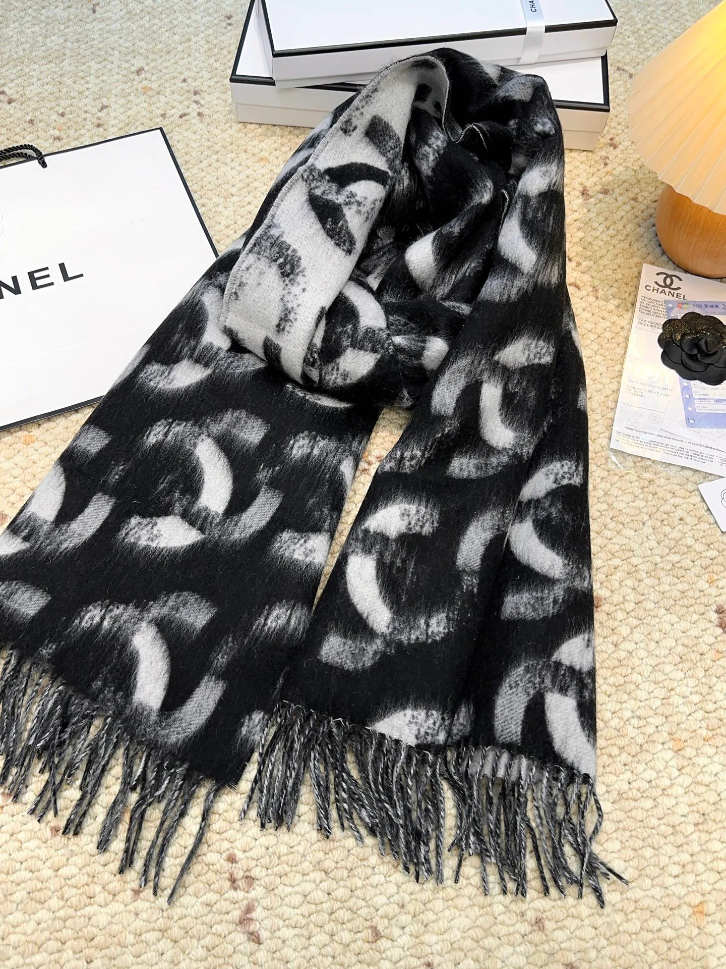 Шарфы Chanel 18105465