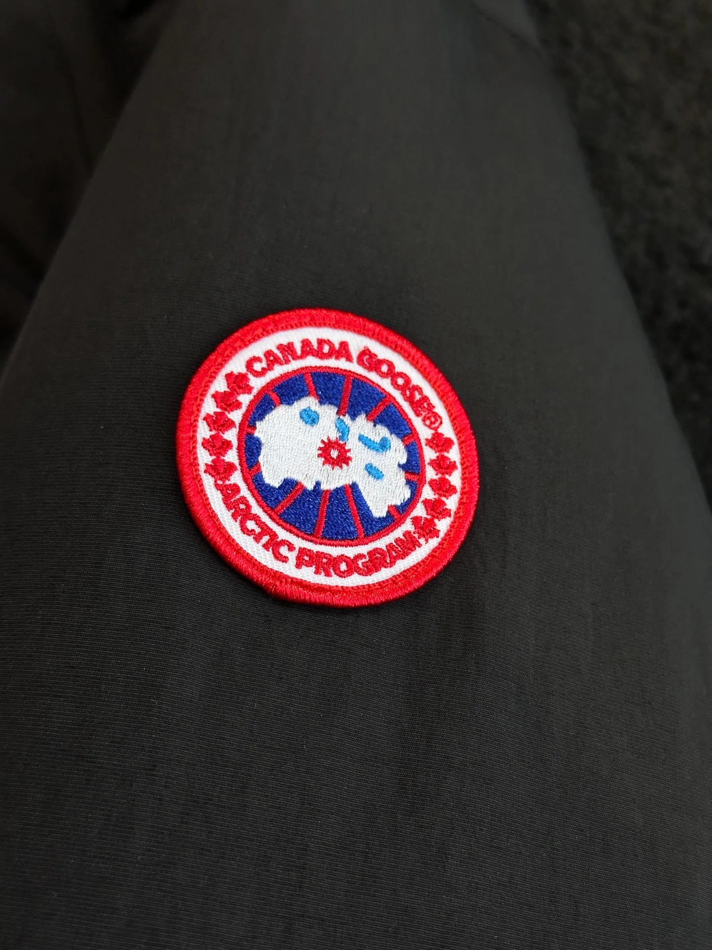 Куртки И Пуховики Мужские Canada Goose 1279512