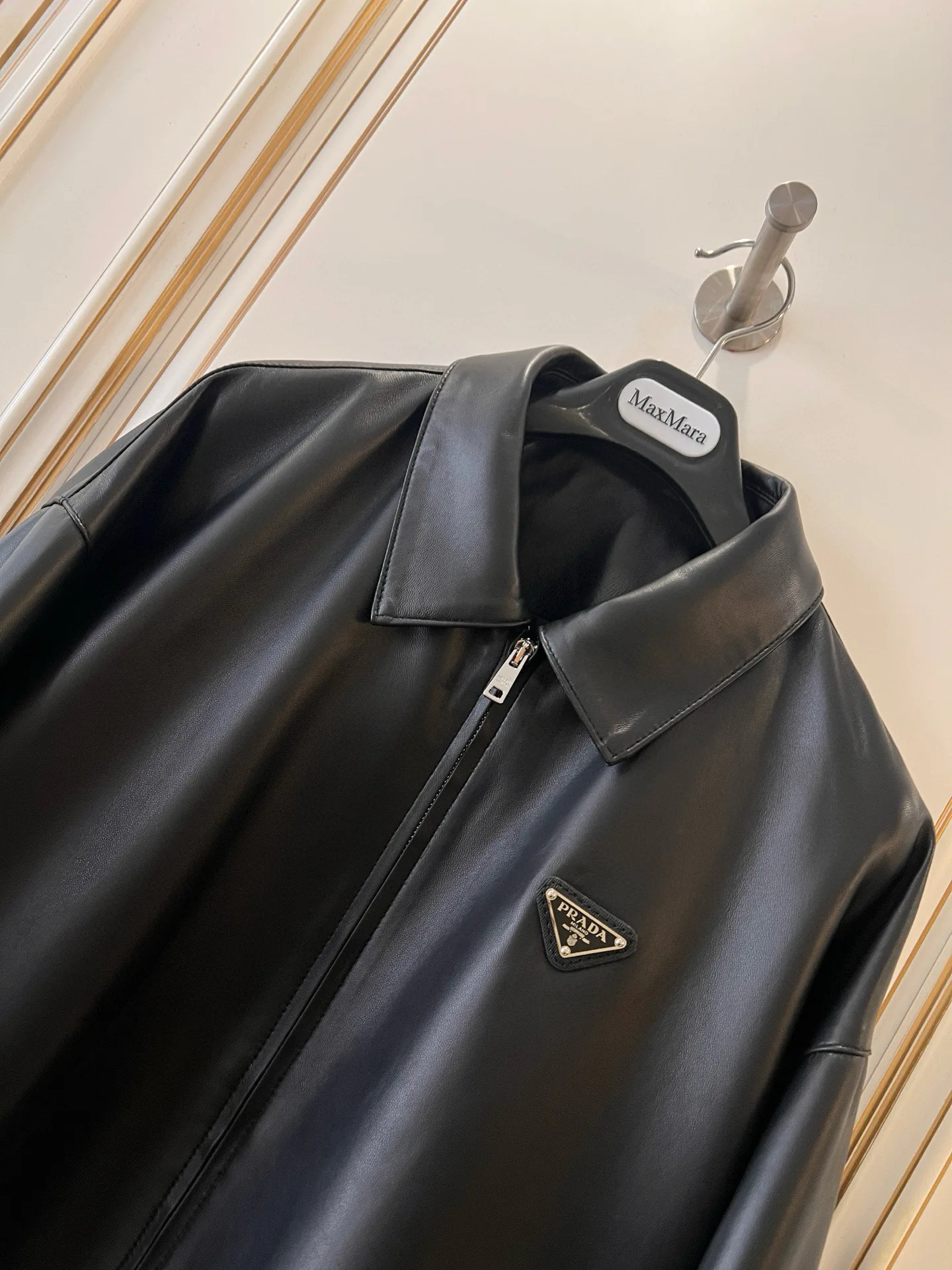 Кожаные Куртки И Дублёнки Женские Prada 11686143