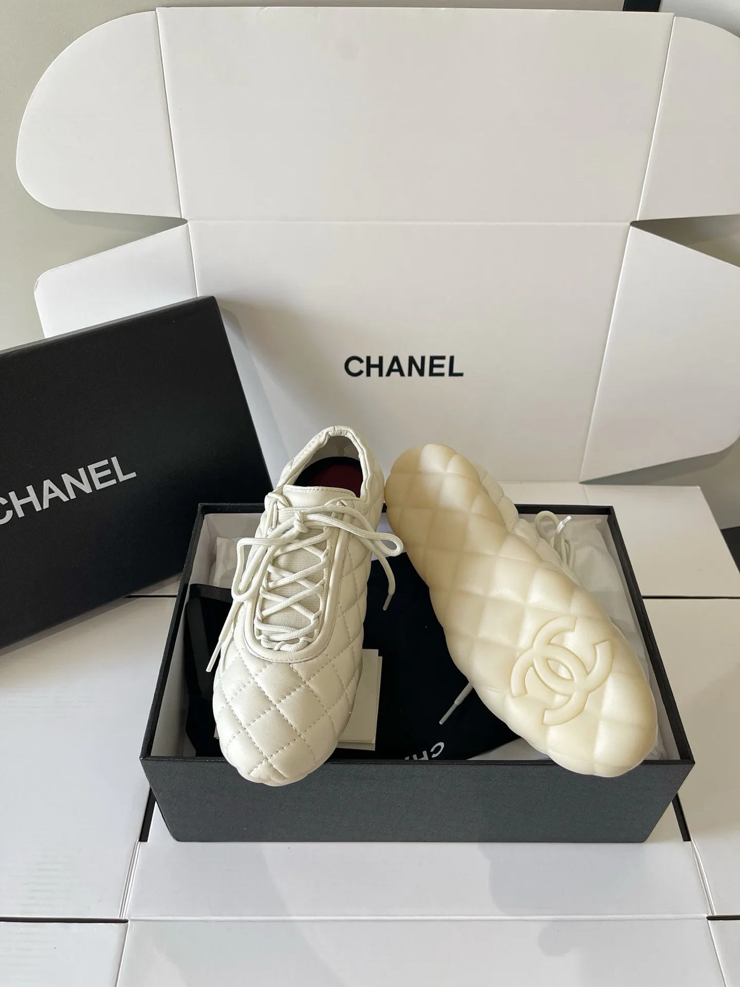 Кроссовки Женские Chanel 18437955