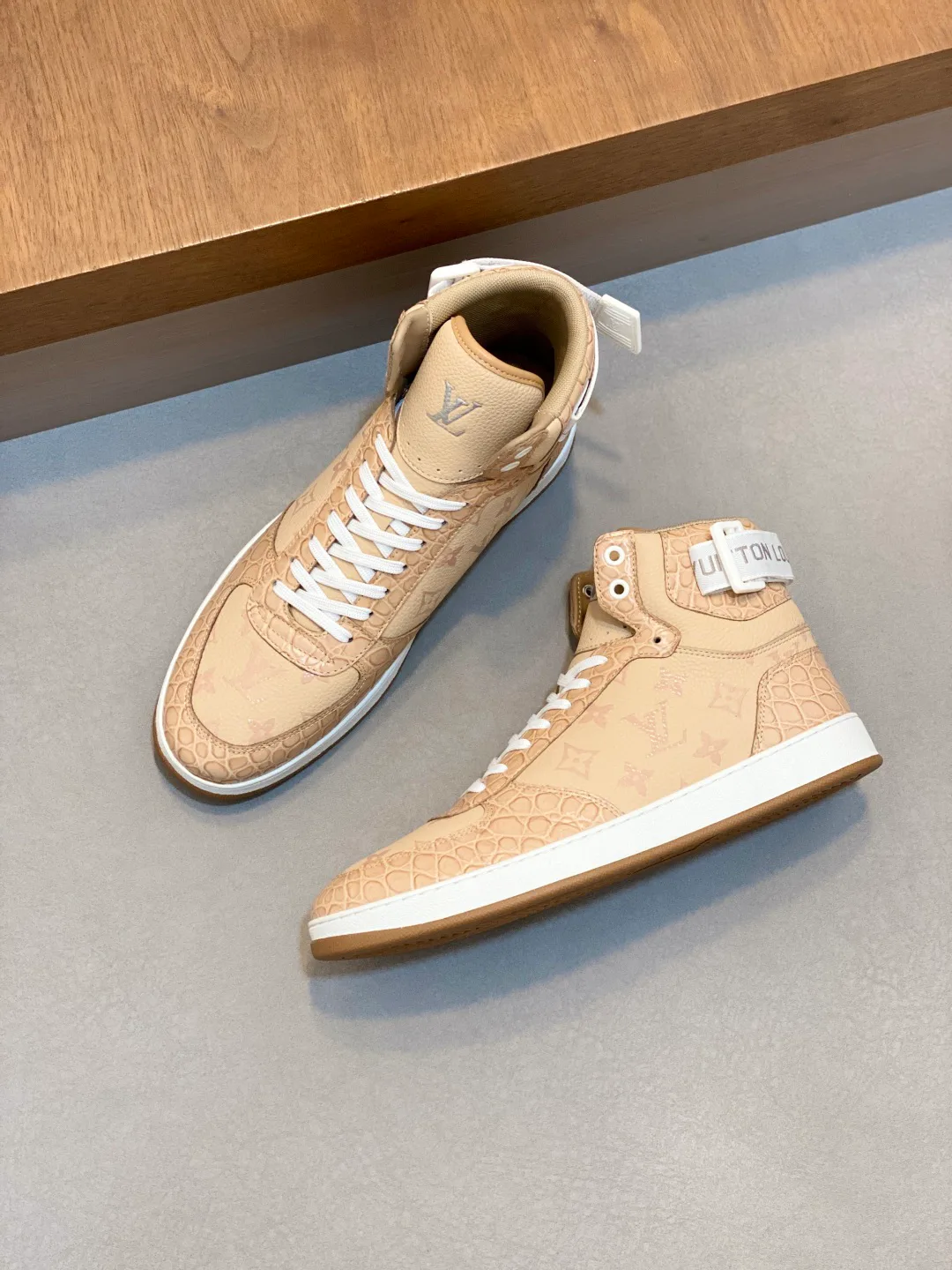 Кроссовки Мужские Louis Vuitton 18265103