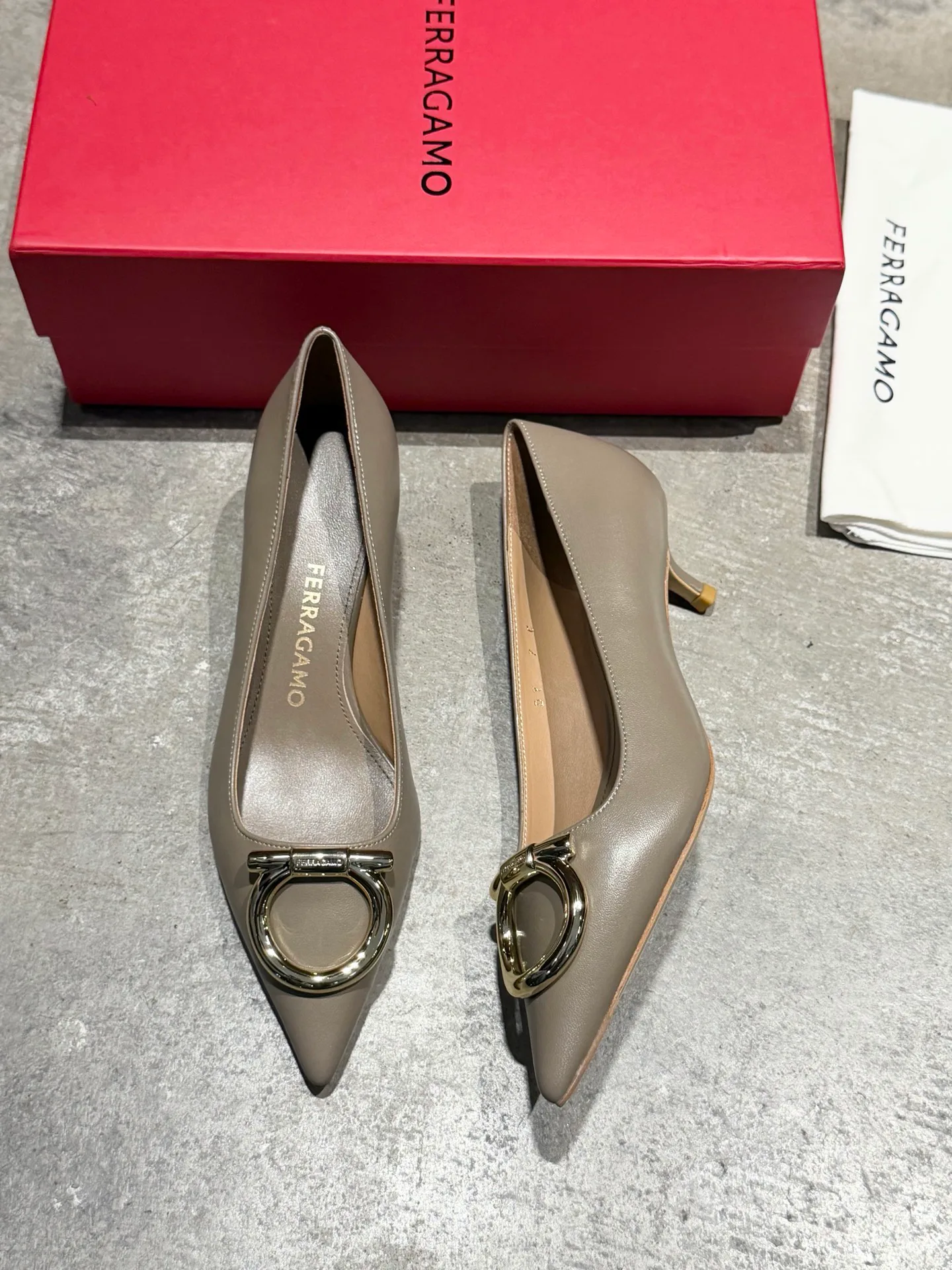 Туфли Женские Salvatore Ferragamo 17897963
