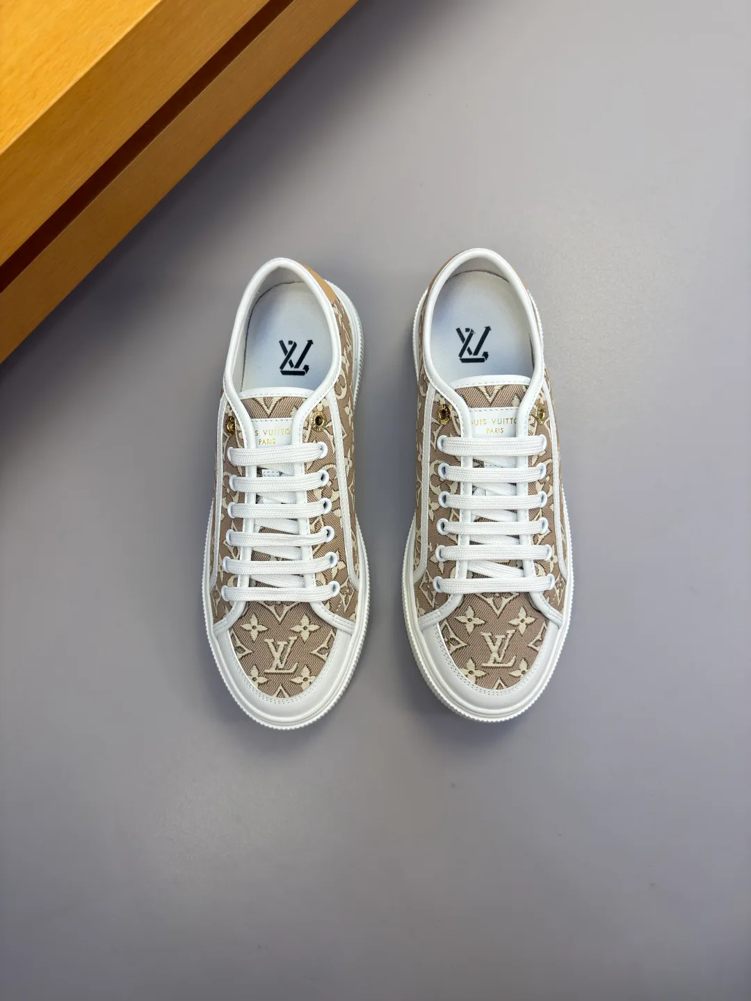 Кроссовки Женские Louis Vuitton 17368538