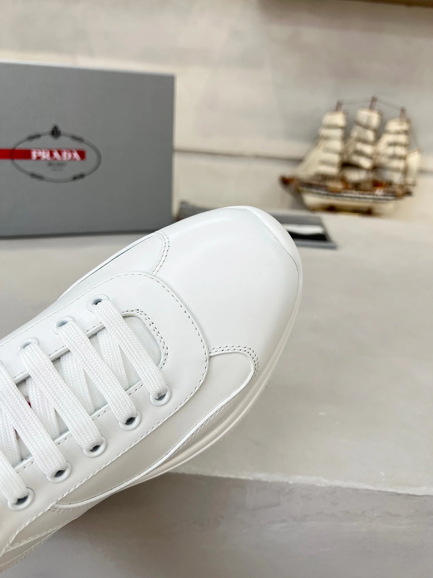 Кроссовки Женские Prada 17704052