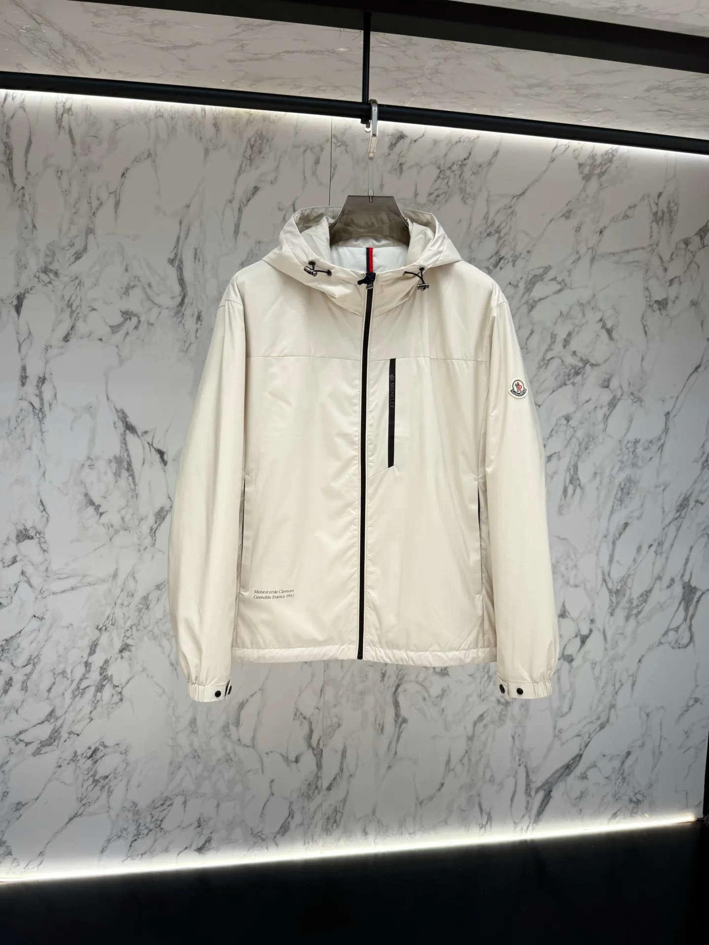 Куртки И Пуховики Мужские Moncler 17944100
