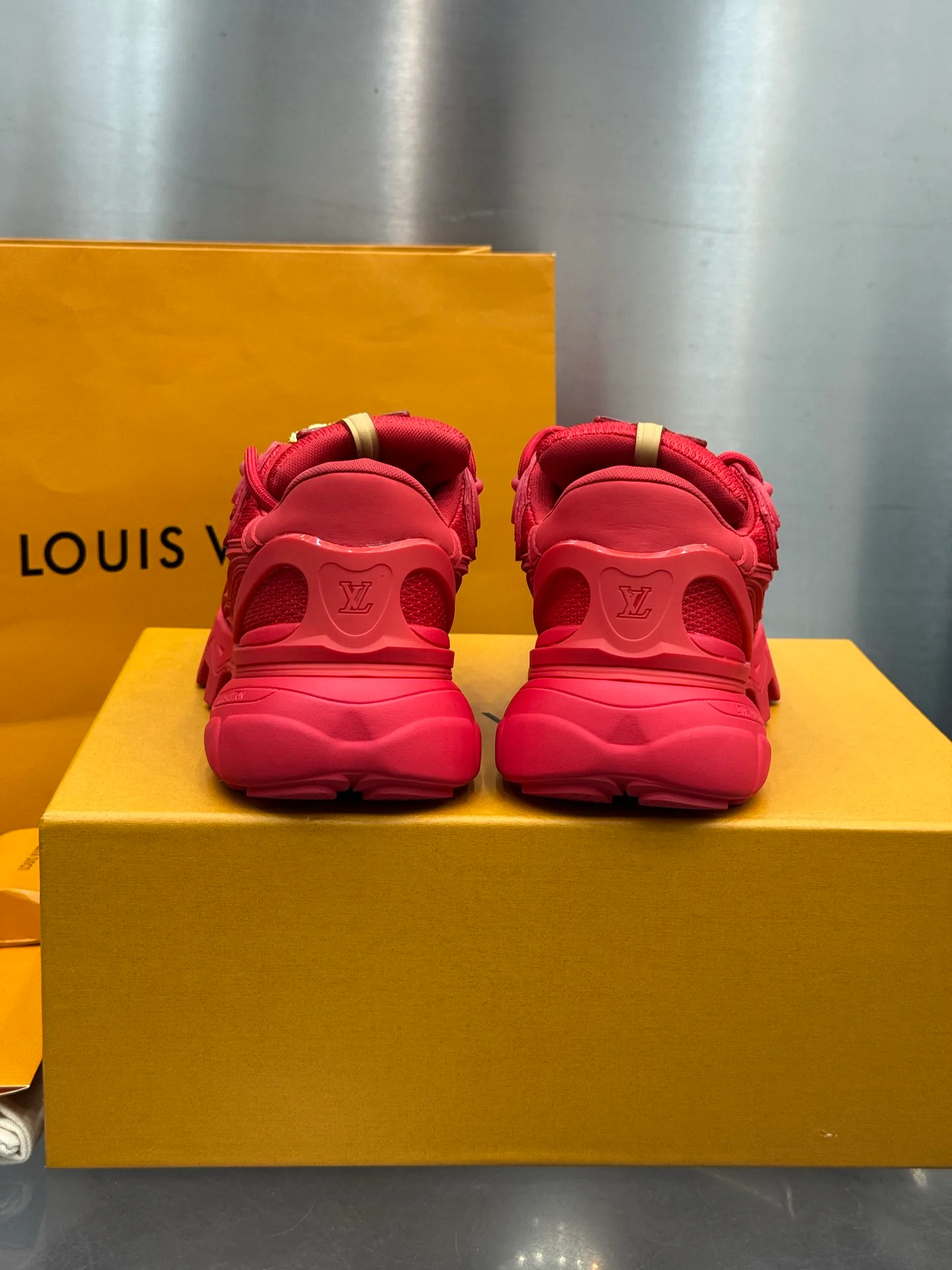 Кроссовки Женские Louis Vuitton 18202599