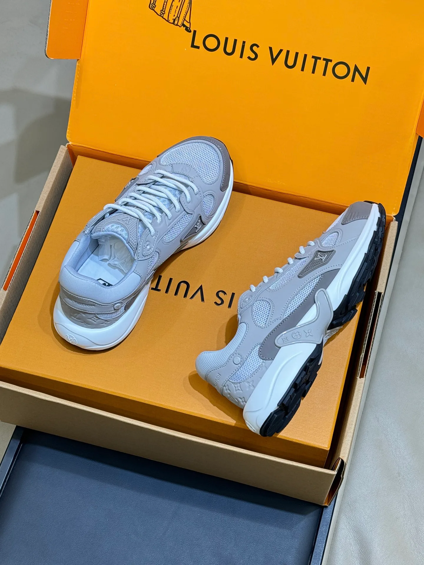 Кроссовки Женские Louis Vuitton 11347077