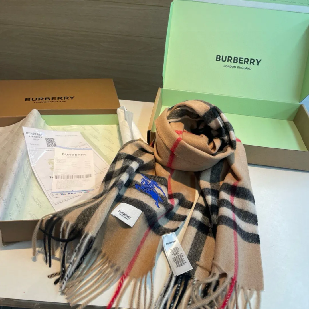 Шарфы Burberry 18449891