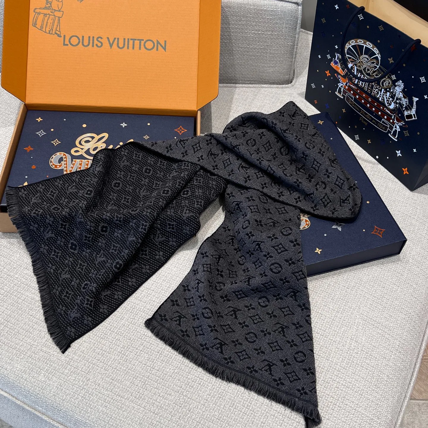 Шарфы Louis Vuitton 18210463
