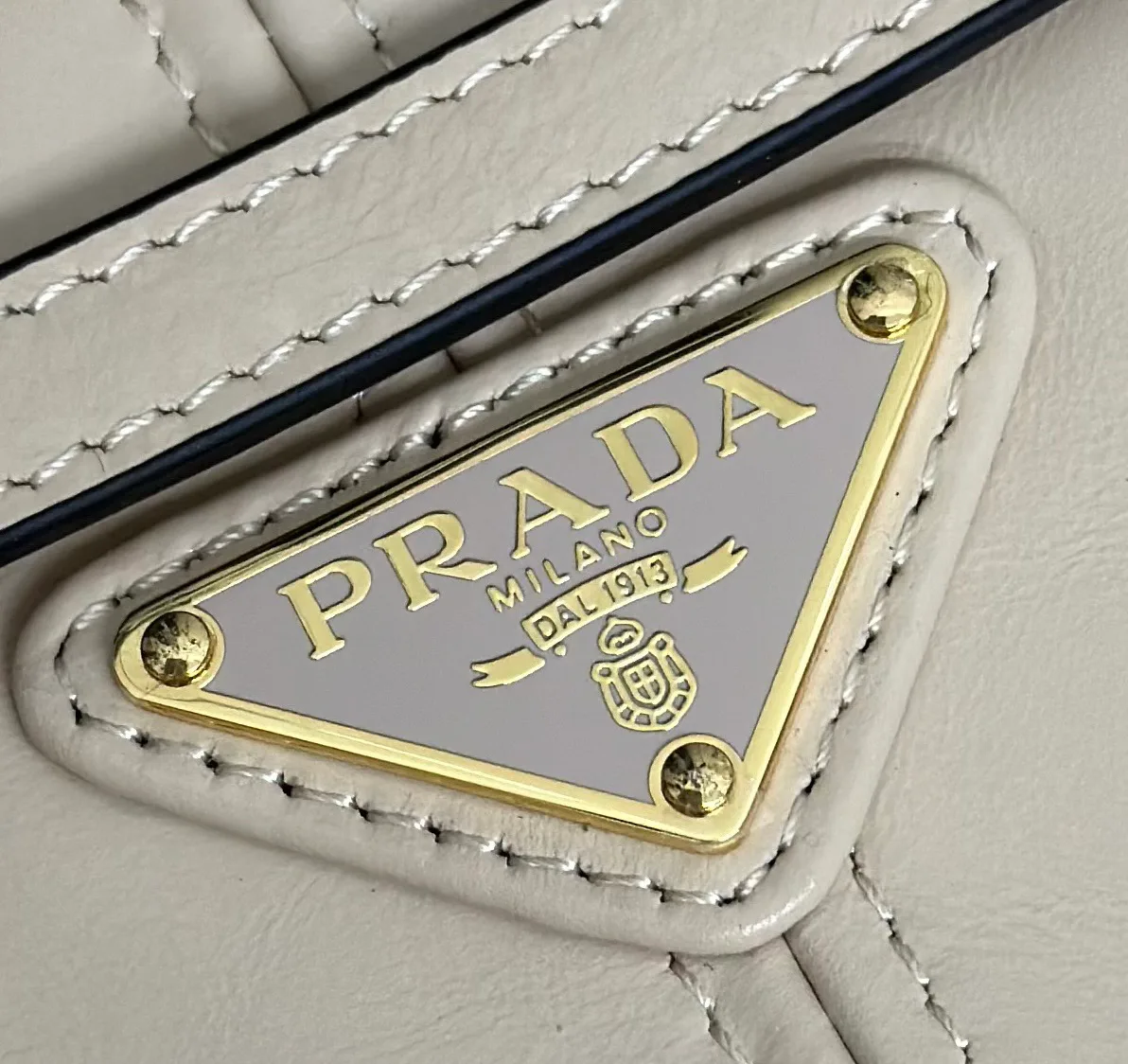 Классические Сумки Женские Prada 11462481